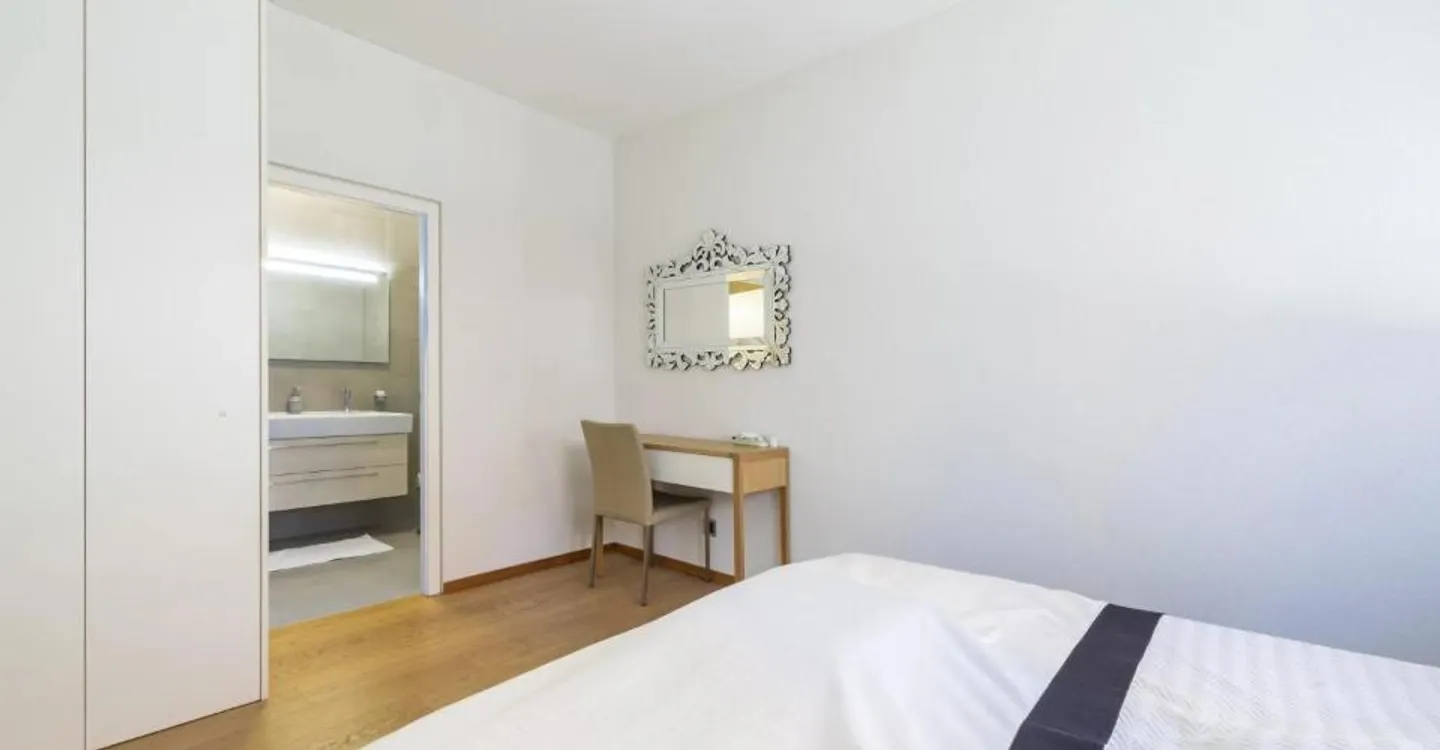 Appartement Charmant avec Terrasse - Photo 7 sur 11