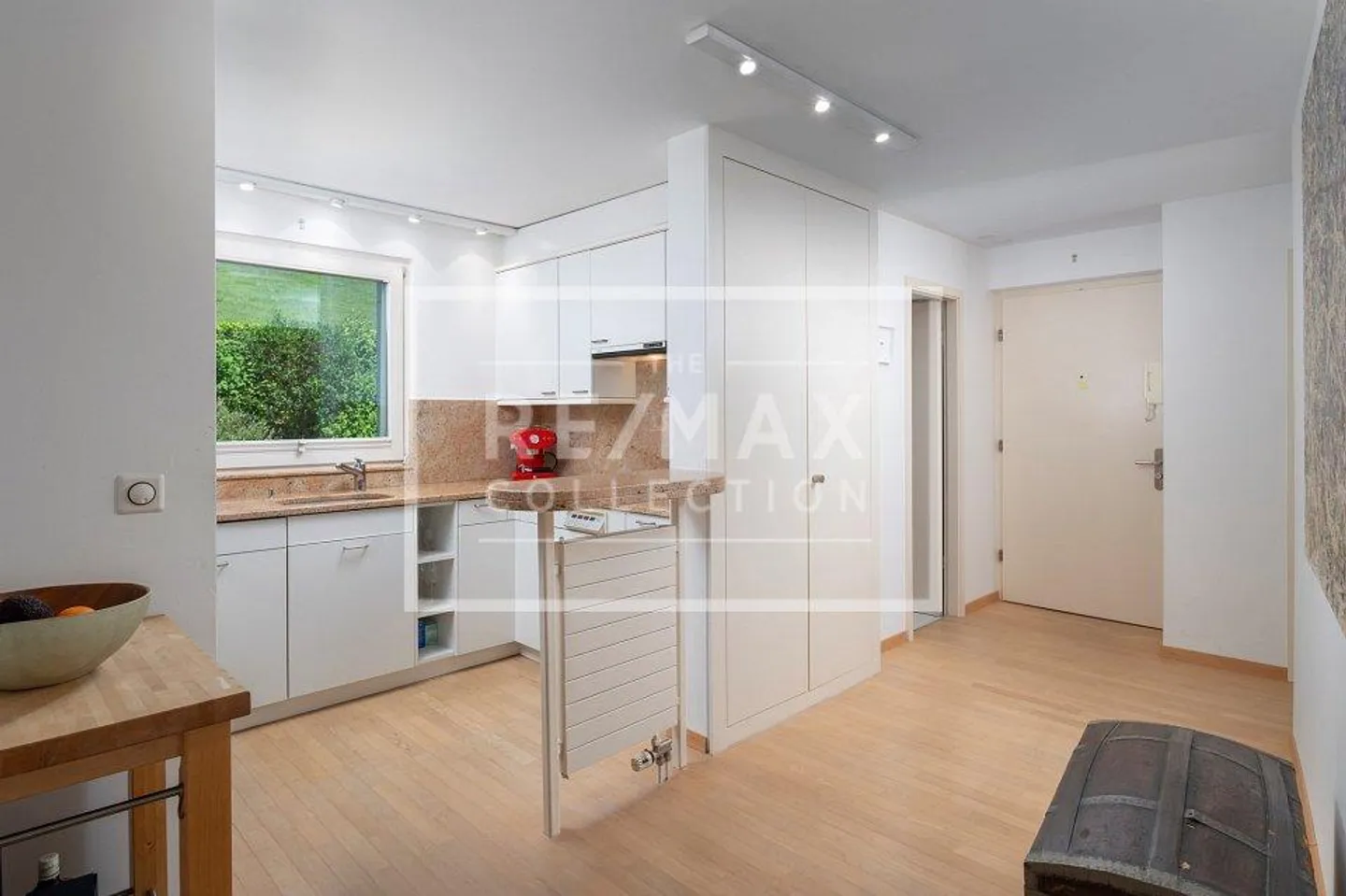 Comfortable 4½-room apartment on the sunny slope with lake view - Photo 4 of 13