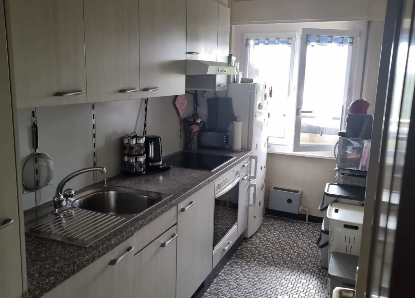 3.5 Room Apartment - Photo 4 of 12