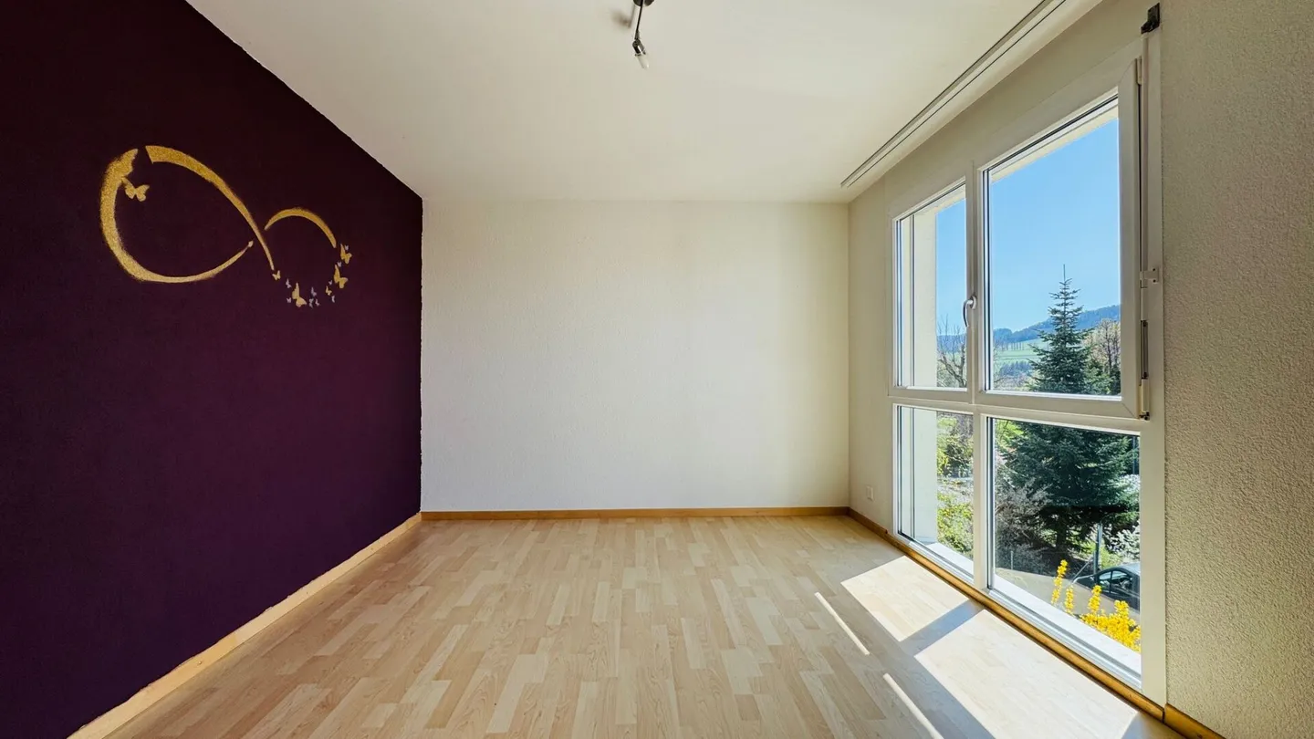 Grosse 4.5 Zimmer-Wohnung, Lift, 2 Nasszellen, Wintergarten, Balkon, Keller, AEHP und PP - Foto 7 von 16