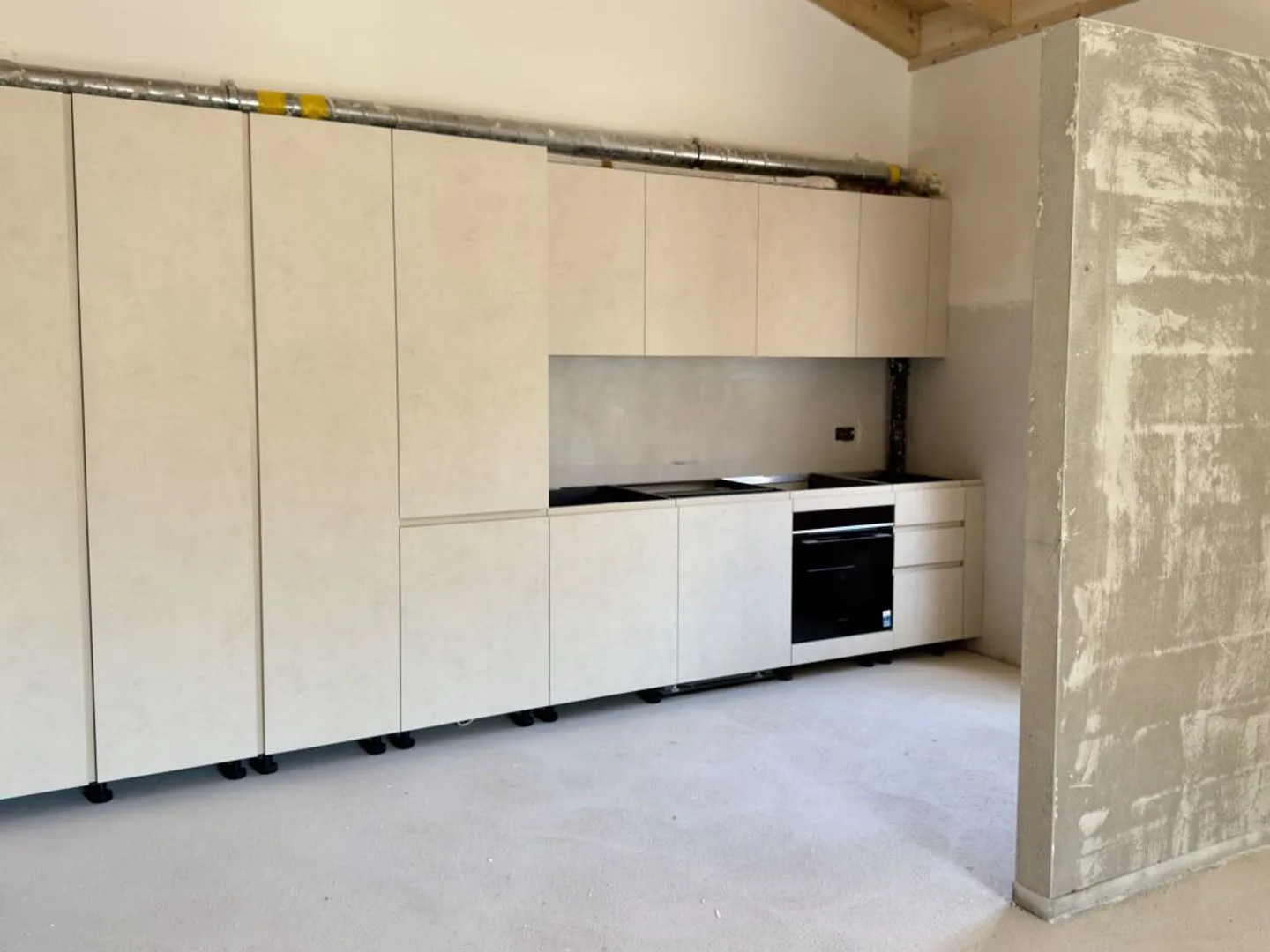 Res. Camelia: appartamento in ristrutturazione di 2½ locali al primo piano | 2½- Zimmer-Wohnung in Renovierung am 1. Stock - Foto 2 di 5