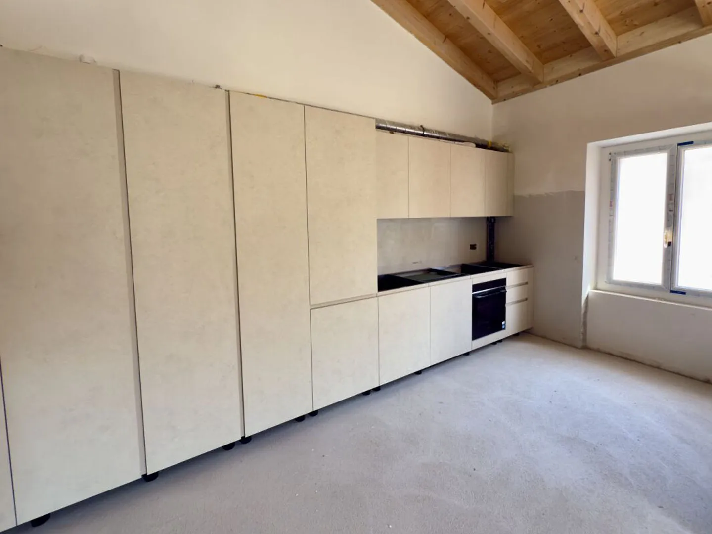Res. Camelia: appartamento in ristrutturazione di 2½ locali al primo piano | 2½- Zimmer-Wohnung in Renovierung am 1. Stock - Foto 4 di 5