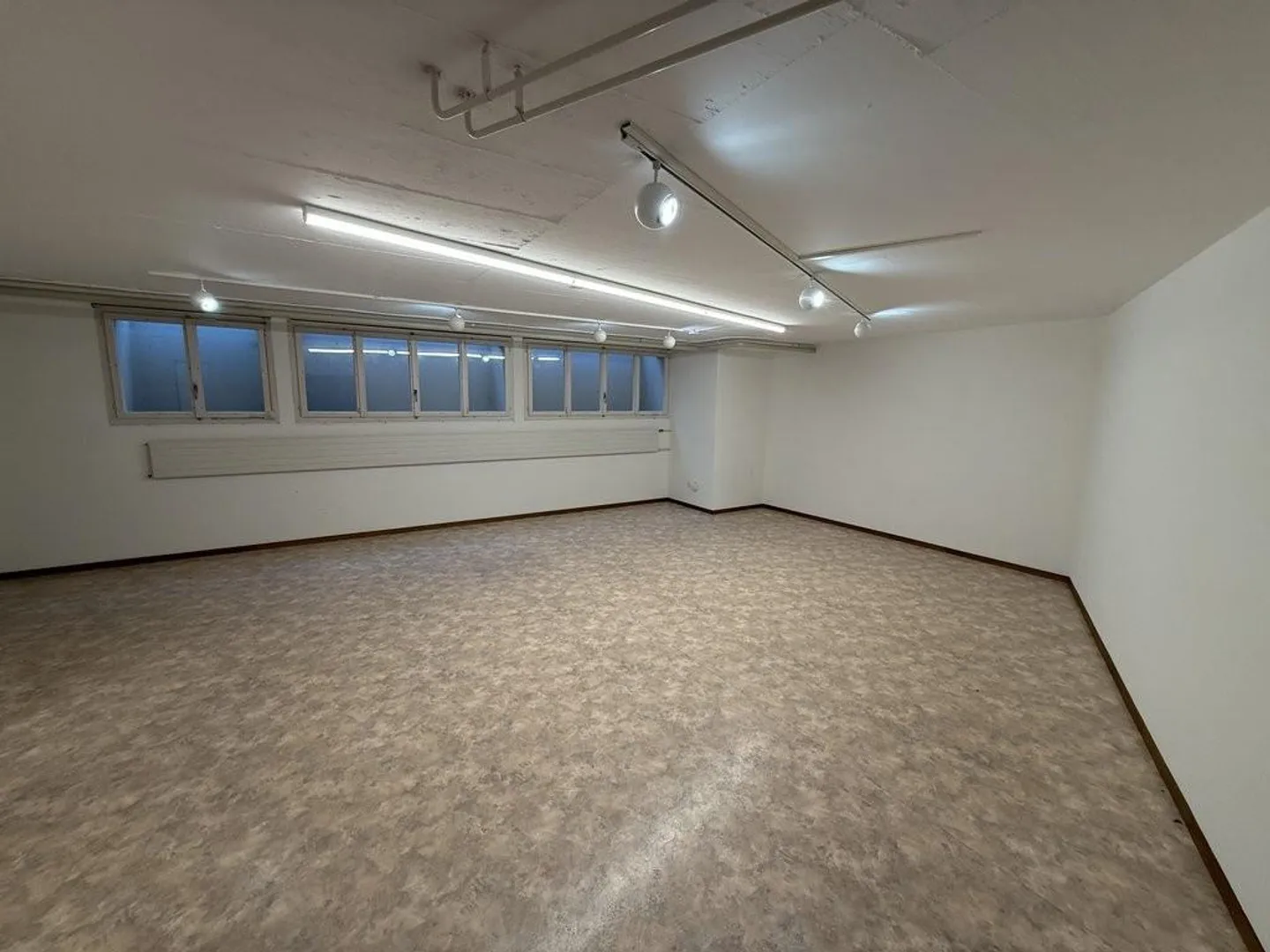 Spazio commerciale attraente in una posizione centrale a Merenschwand - Foto 11 di 12
