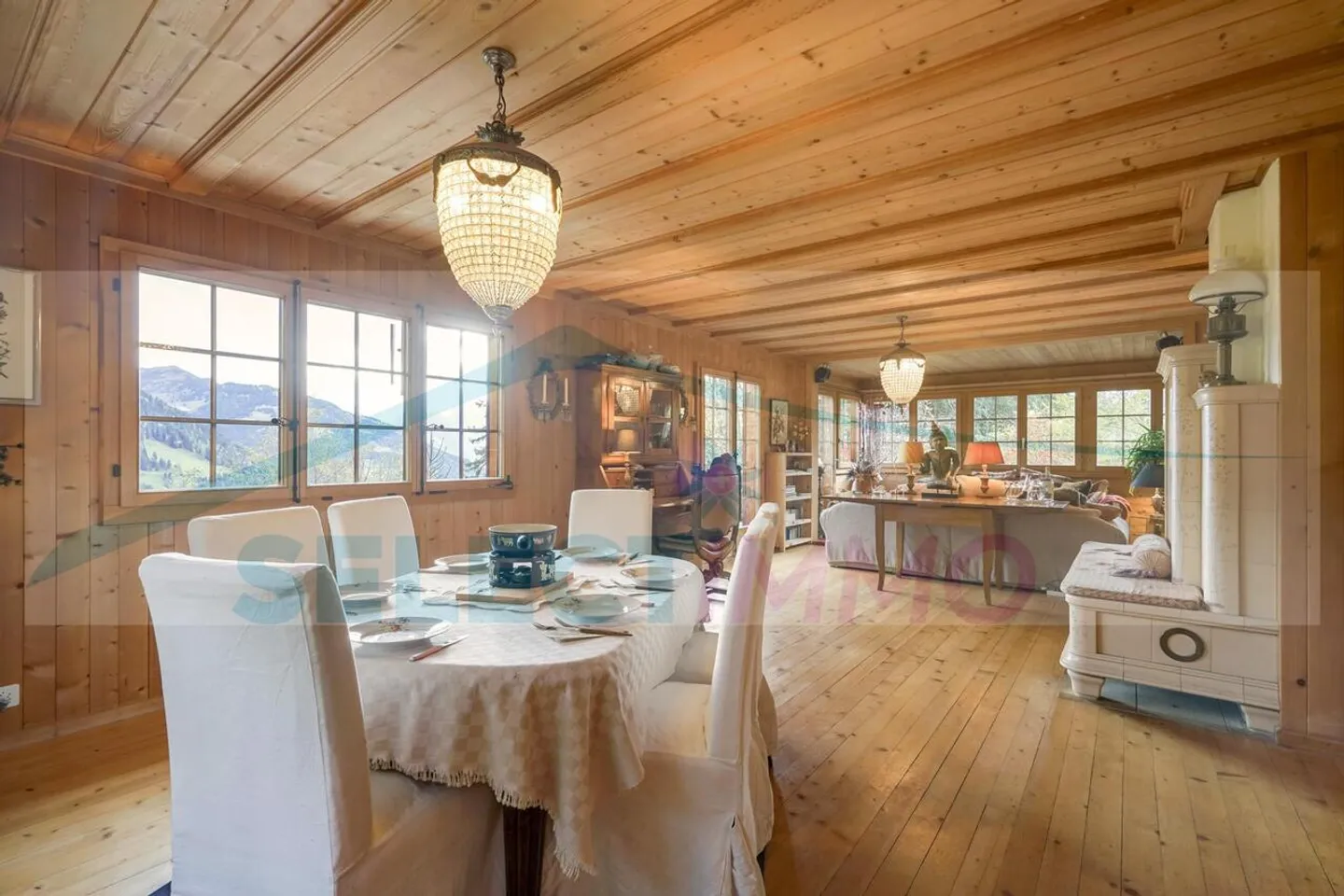 This warm chalet nestled in the heart of nature, quiet and sheltered from prying eyes, also benefits from a magnificent panorama and optimal sunshine - Photo 3 of 14