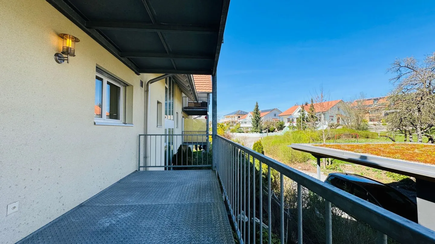 Grosse 4.5 Zimmer-Wohnung, Lift, 2 Nasszellen, Wintergarten, Balkon, Keller, AEHP und PP - Foto 12 von 16