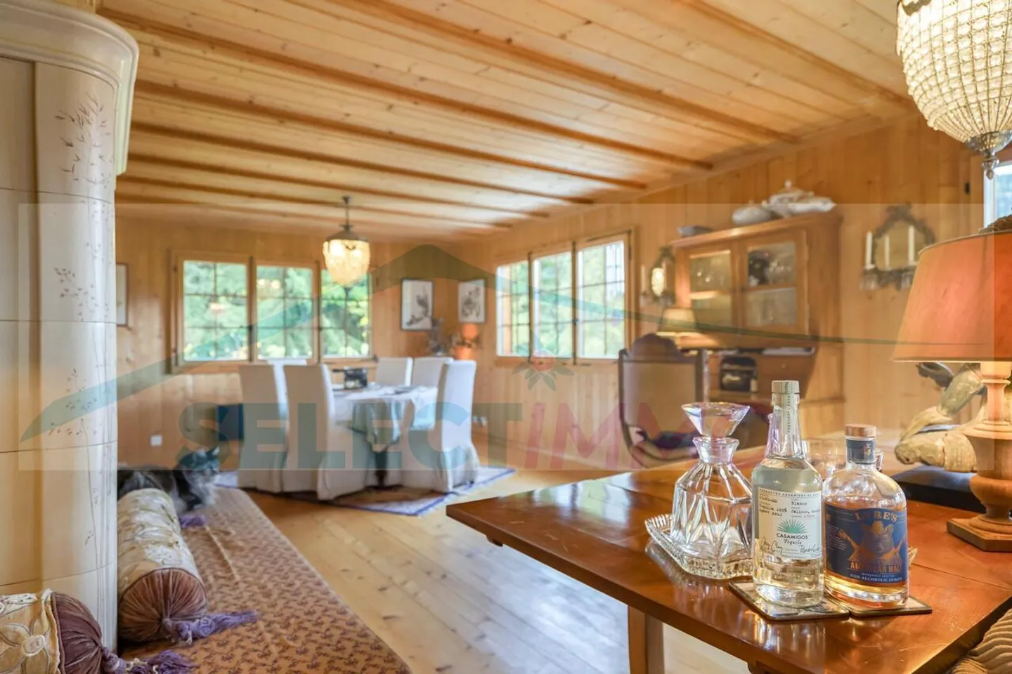 This warm chalet nestled in the heart of nature, quiet and sheltered from prying eyes, also benefits from a magnificent panorama and optimal sunshine - Photo 4 of 14