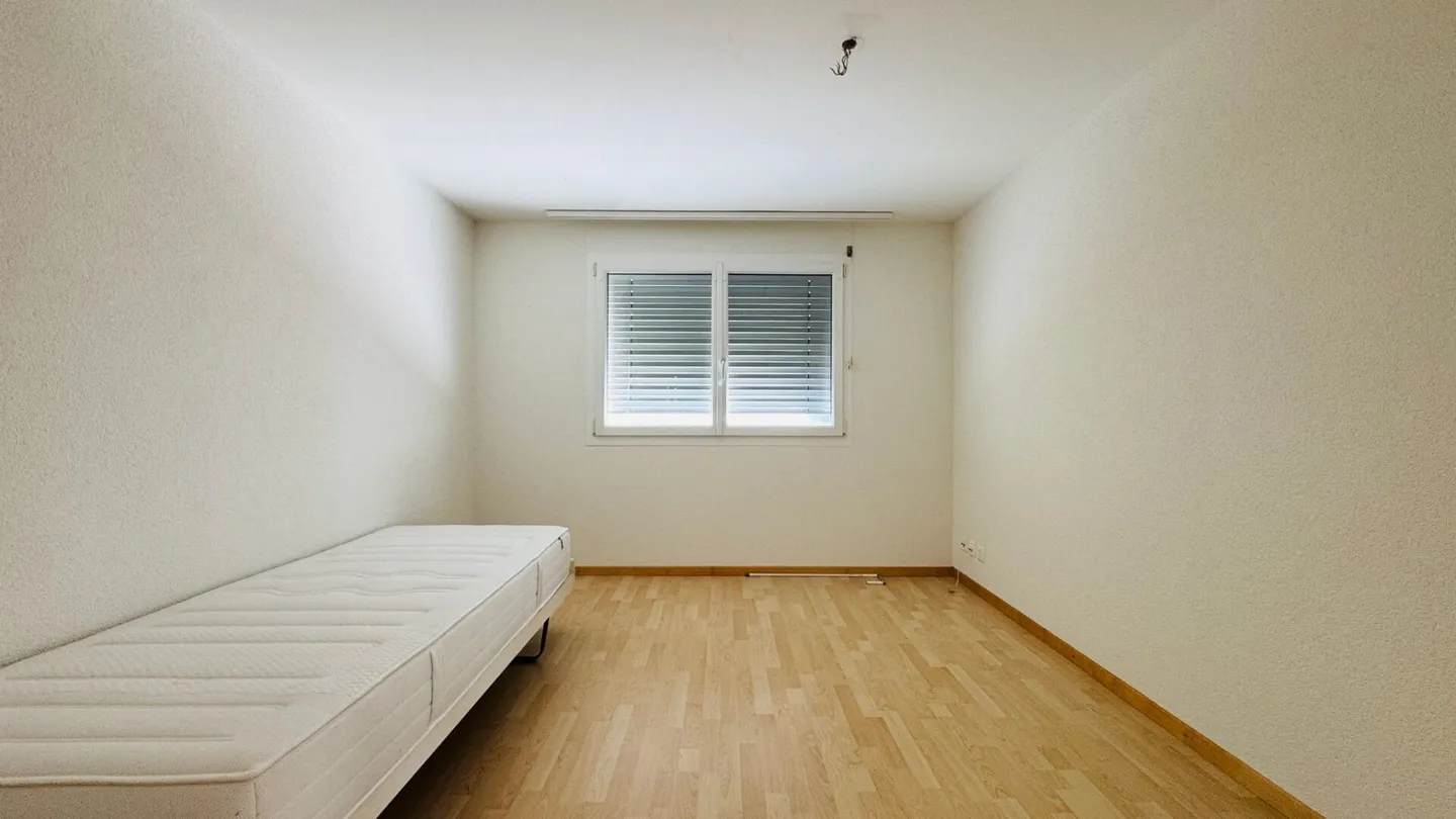 Grosse 4.5 Zimmer-Wohnung, Lift, 2 Nasszellen, Wintergarten, Balkon, Keller, AEHP und PP - Foto 11 von 16