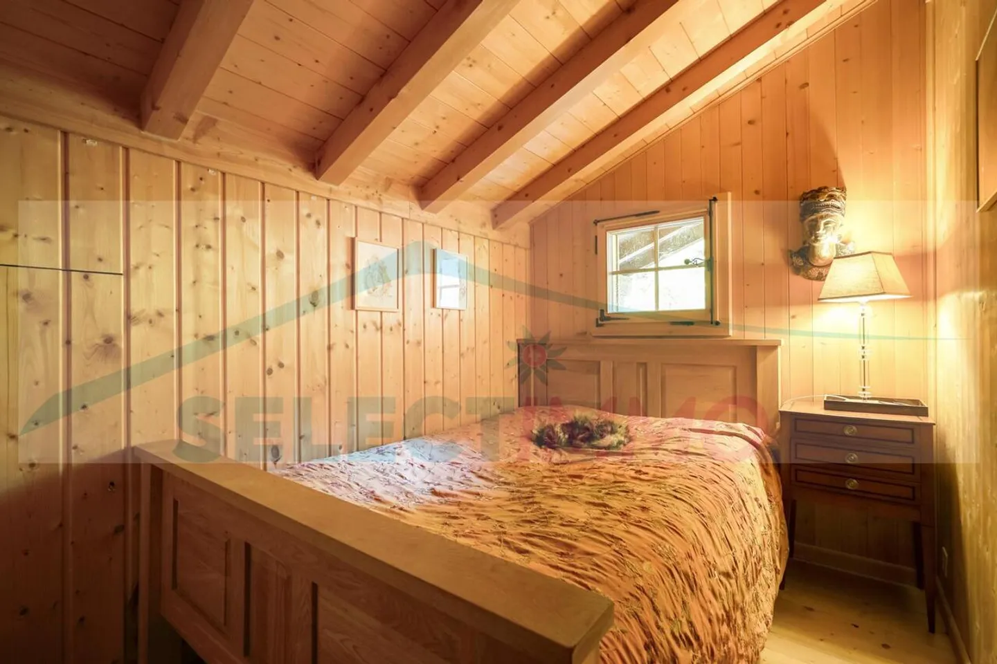 This warm chalet nestled in the heart of nature, quiet and sheltered from prying eyes, also benefits from a magnificent panorama and optimal sunshine - Photo 9 of 14