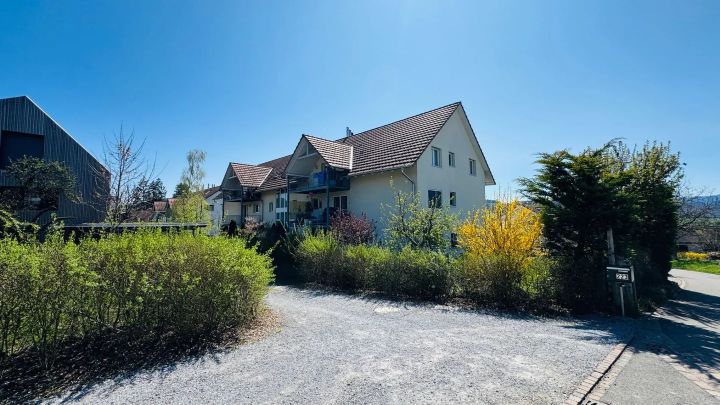 Grosse 4.5 Zimmer-Wohnung, Lift, 2 Nasszellen, Wintergarten, Balkon, Keller, AEHP und PP - Foto 14 von 16