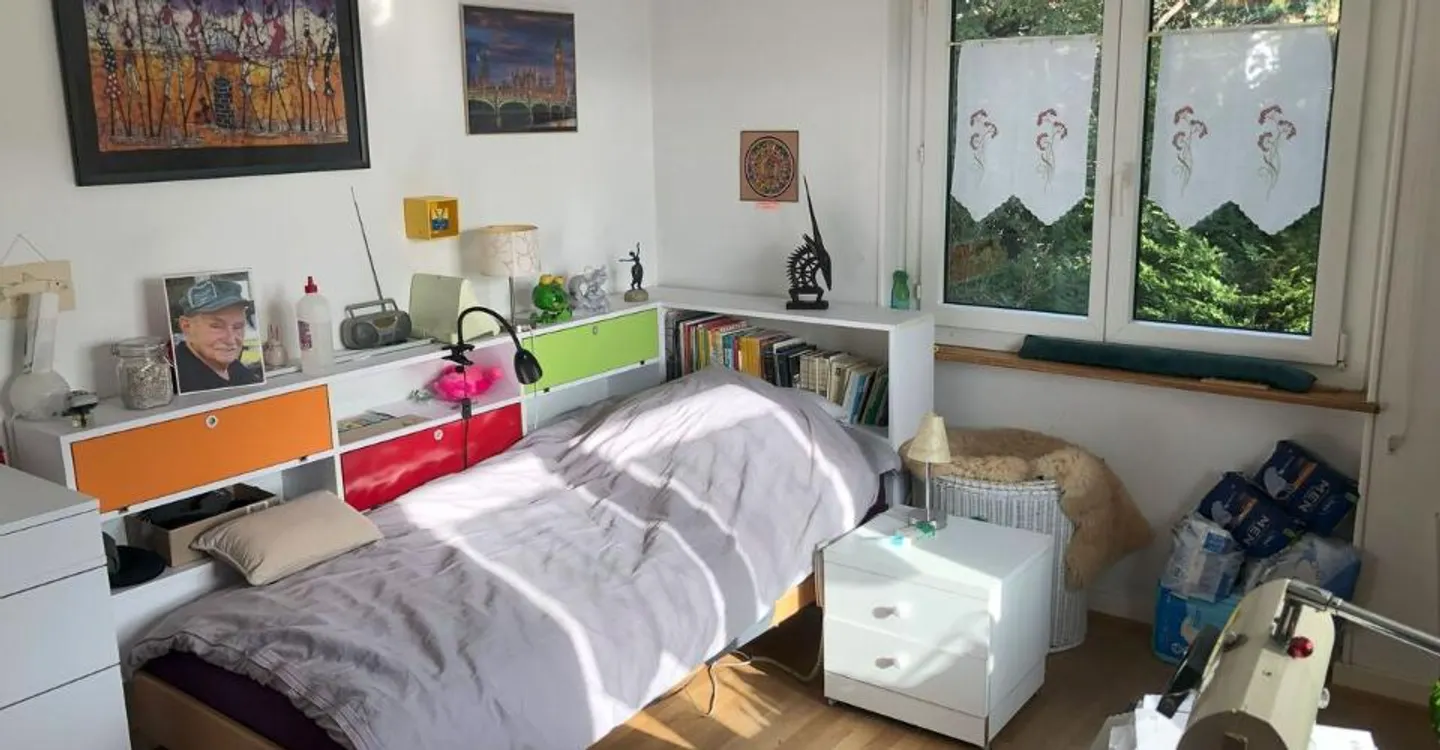 Spacious Duplex Home - Photo 9 of 12