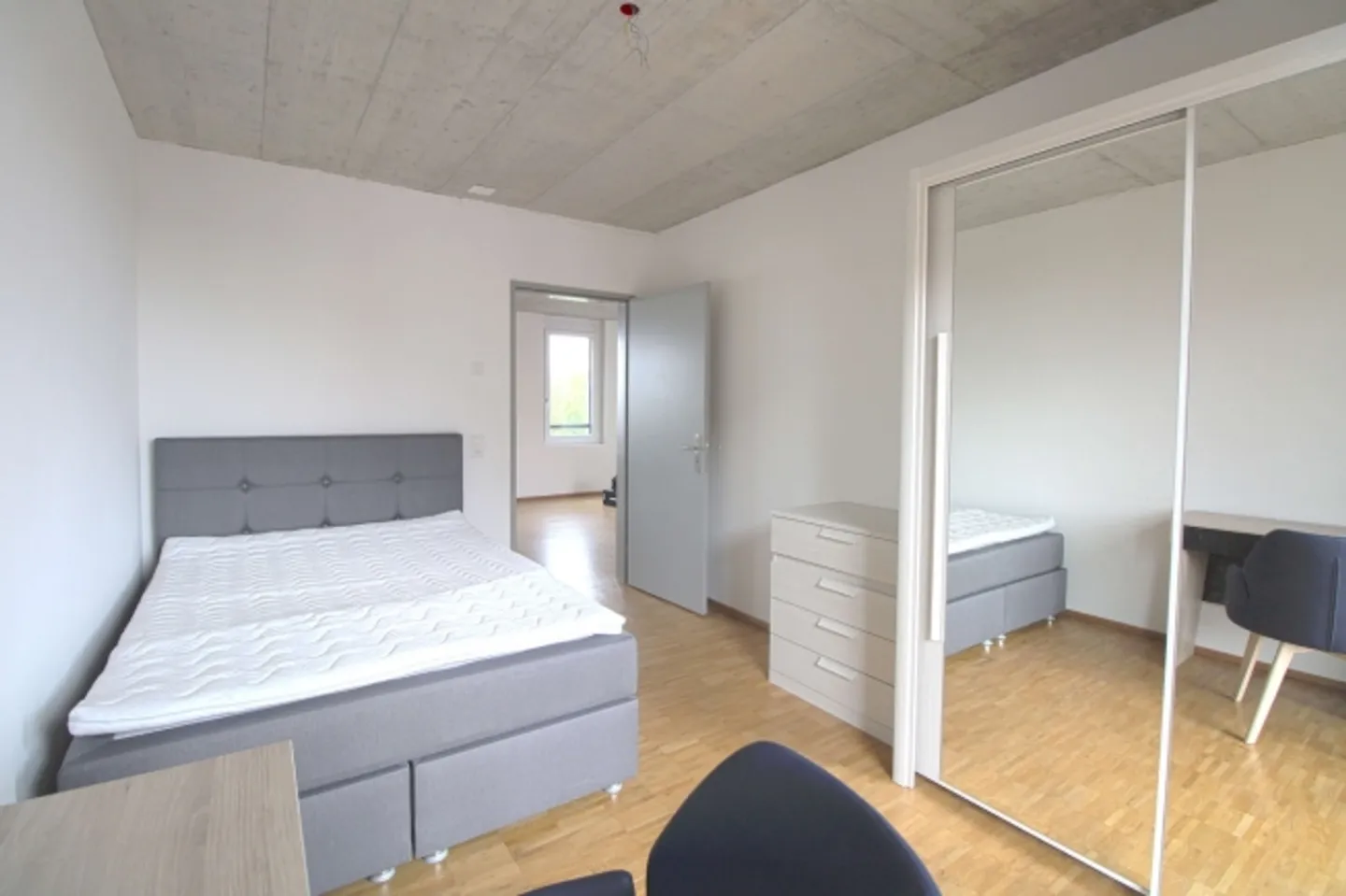 «Möbliertes Zimmer in grosser 4er WG in Zürich-Dübendorf» - Foto 1 von 10
