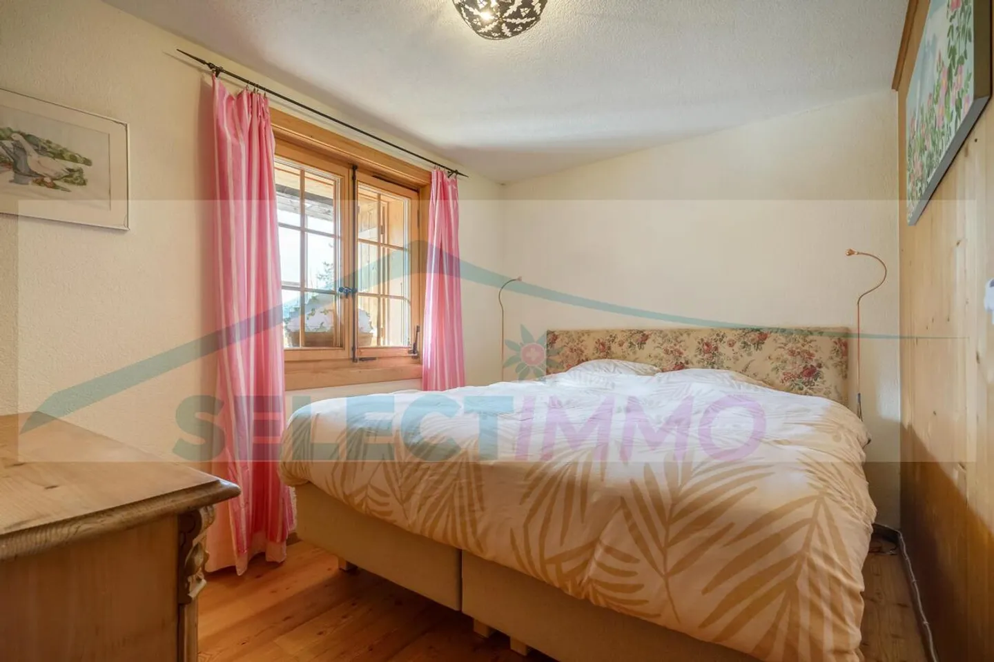 This warm chalet nestled in the heart of nature, quiet and sheltered from prying eyes, also benefits from a magnificent panorama and optimal sunshine - Photo 11 of 14