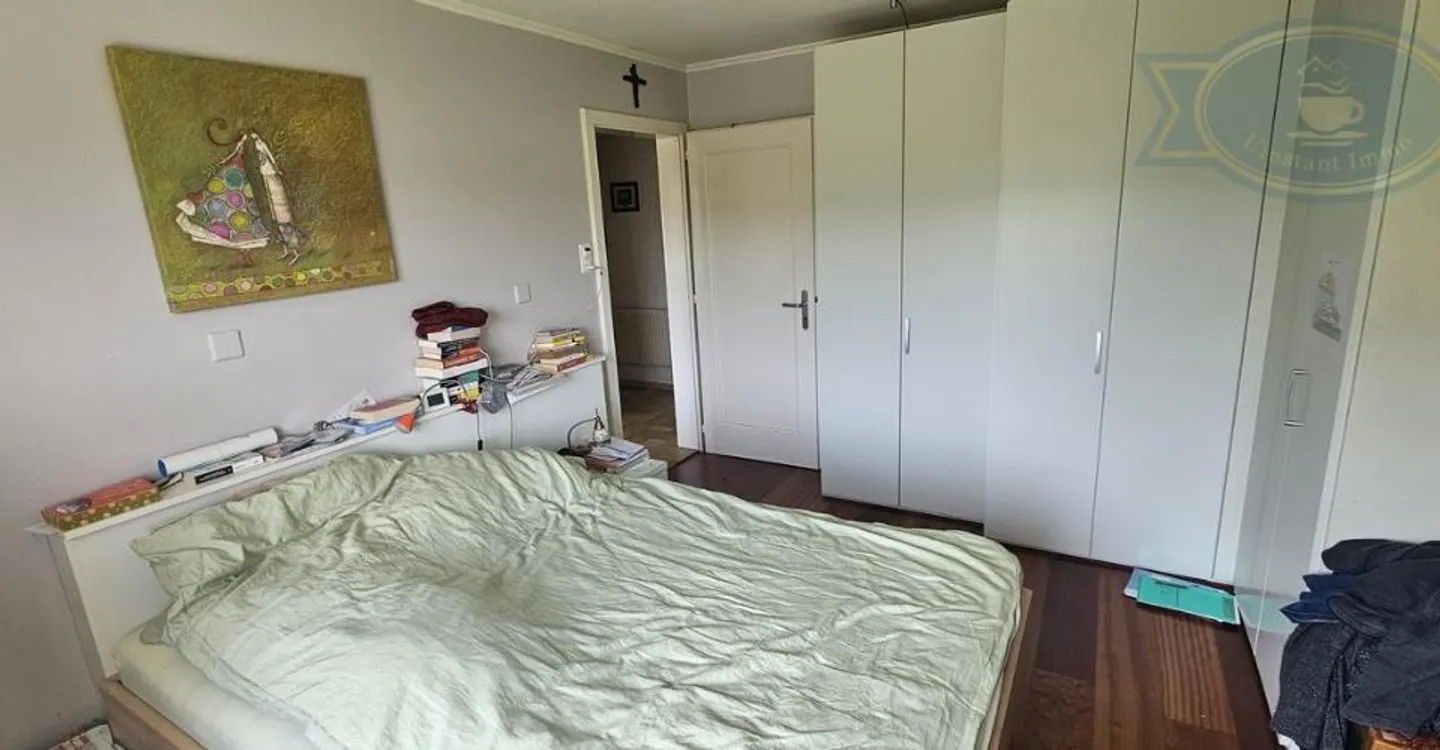 Spacious Duplex Home - Photo 10 of 12