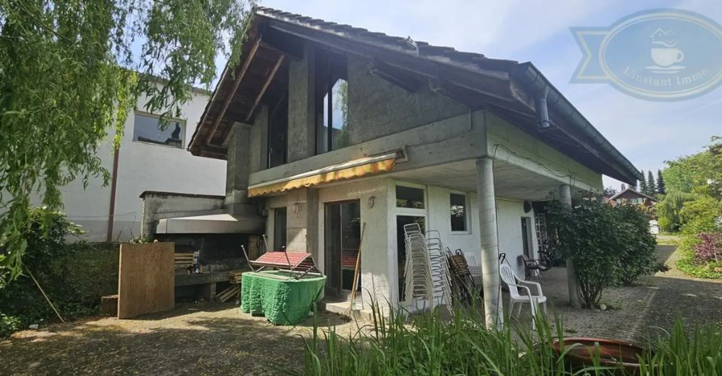 Spacious Duplex Home - Photo 12 of 12