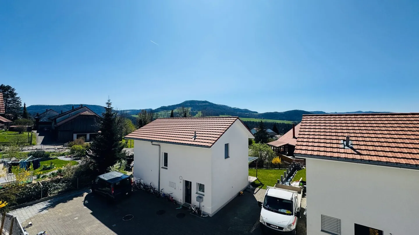 Grosse 4.5 Zimmer-Wohnung, Lift, 2 Nasszellen, Wintergarten, Balkon, Keller, AEHP und PP - Foto 16 von 16