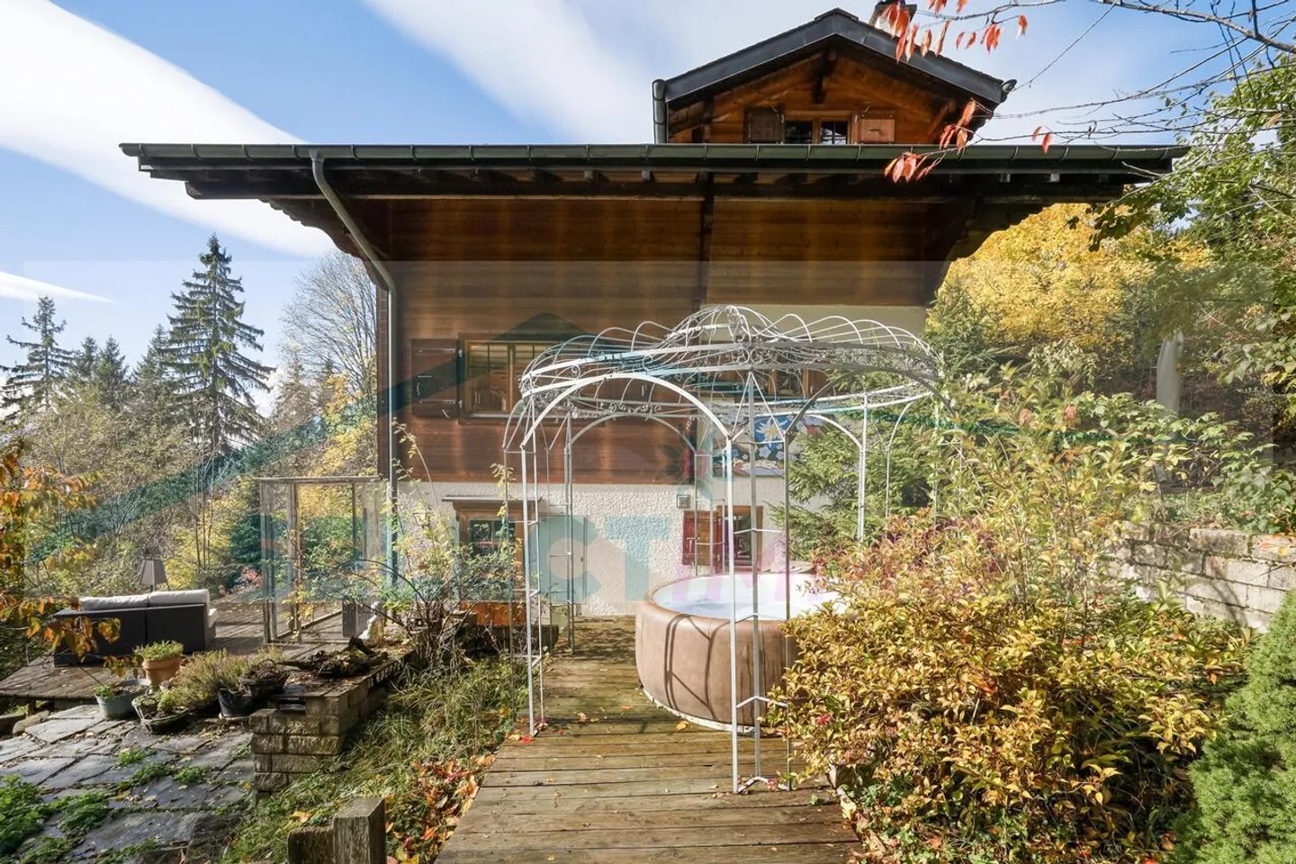 This warm chalet nestled in the heart of nature, quiet and sheltered from prying eyes, also benefits from a magnificent panorama and optimal sunshine - Photo 14 of 14