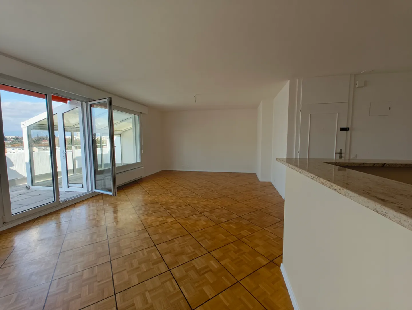 Charmante Wohnung im Dachgeschoss mit 2 Terrassen - Foto 3 von 12