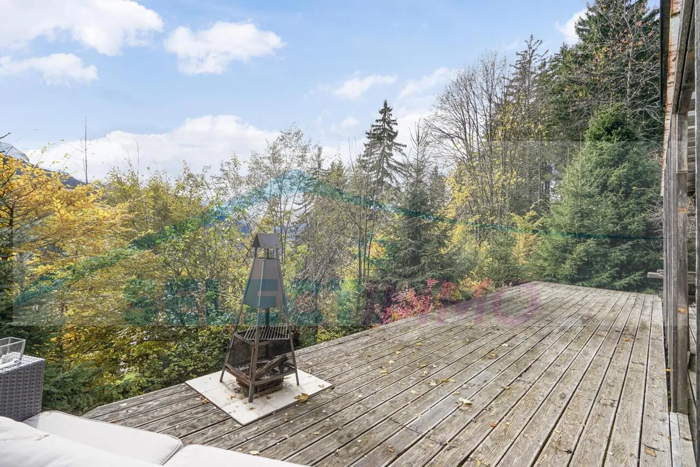 This warm chalet nestled in the heart of nature, quiet and sheltered from prying eyes, also benefits from a magnificent panorama and optimal sunshine - Photo 13 of 14