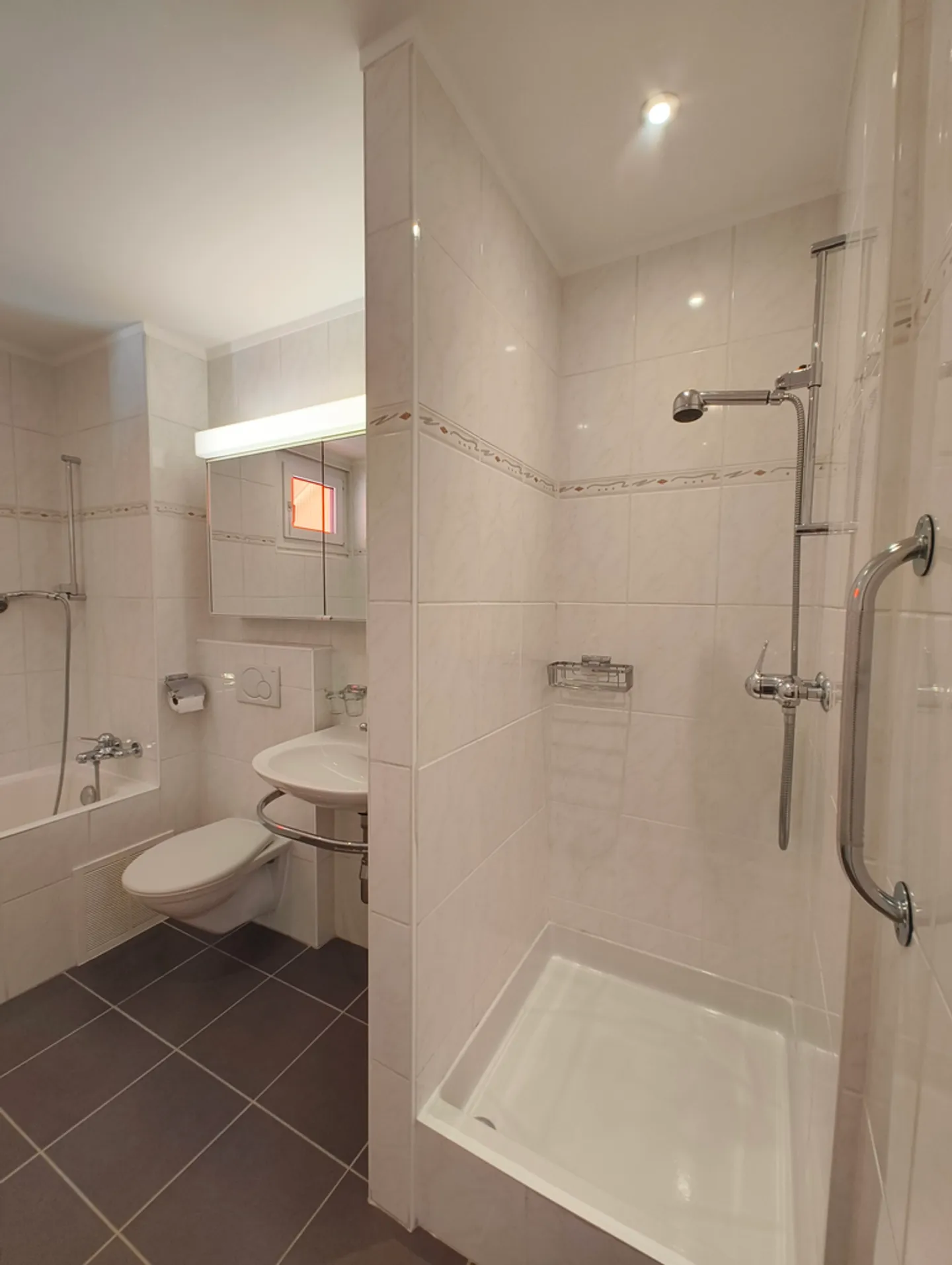 Charmante Wohnung im Dachgeschoss mit 2 Terrassen - Foto 11 von 12