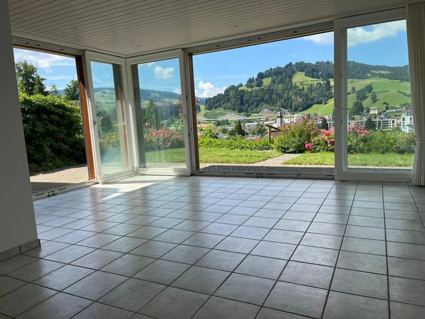Comprare invece di affittare? Casa familiare in un quartiere residenziale a un prezzo equo - Foto 2 di 4