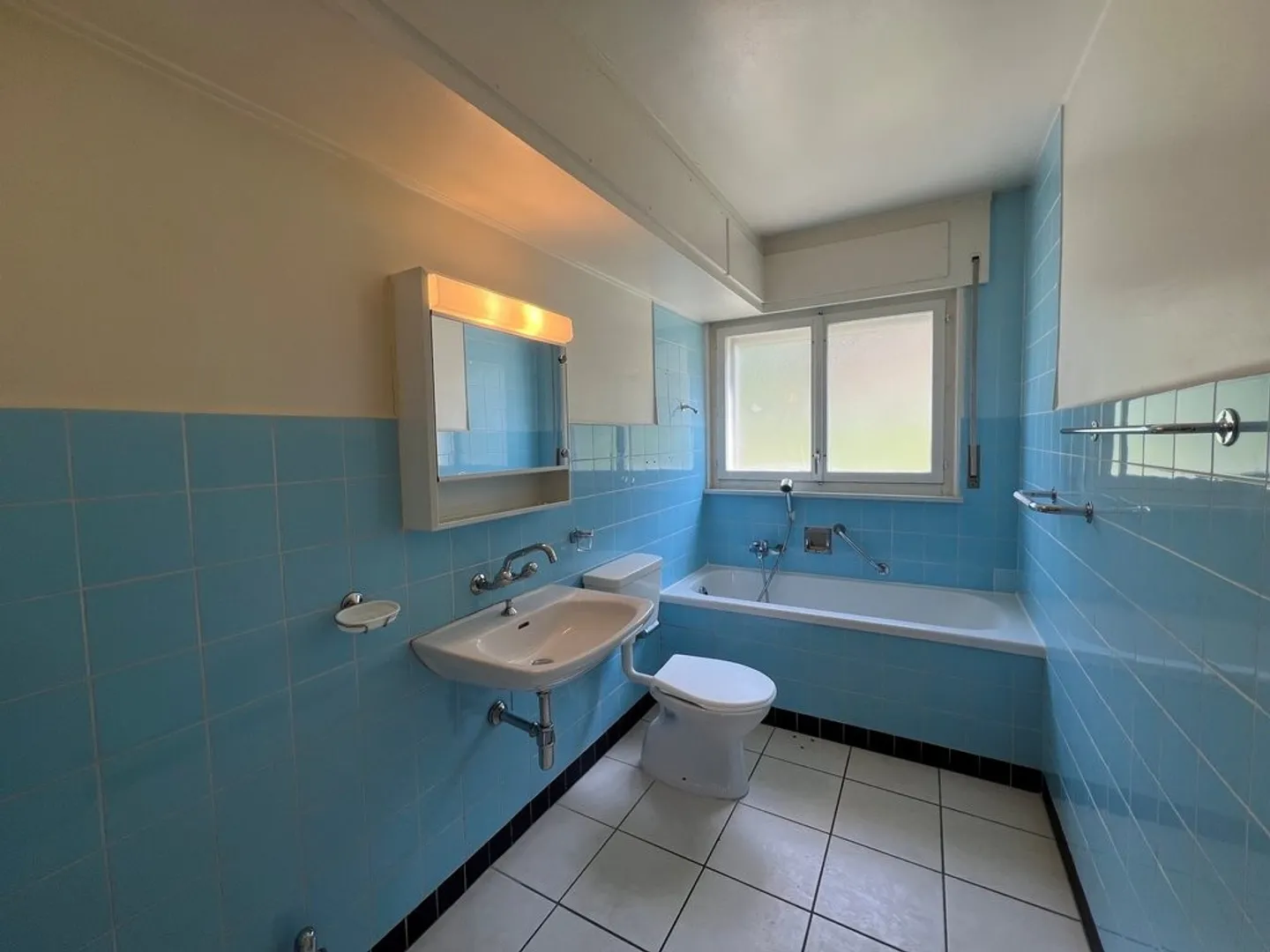 Appartement Charmant avec Vue sur le Lac - Photo 7 sur 12