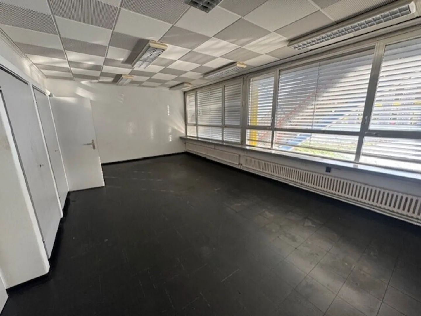 Espace Commercial Polyvalent à Louer - Photo 1 sur 6