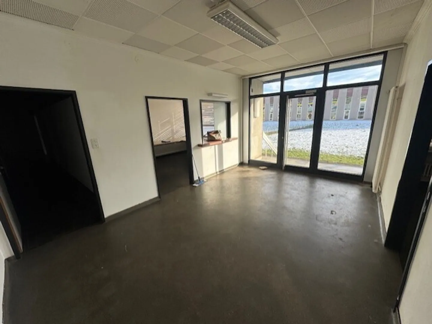 Espace Commercial Polyvalent à Louer - Photo 2 sur 6