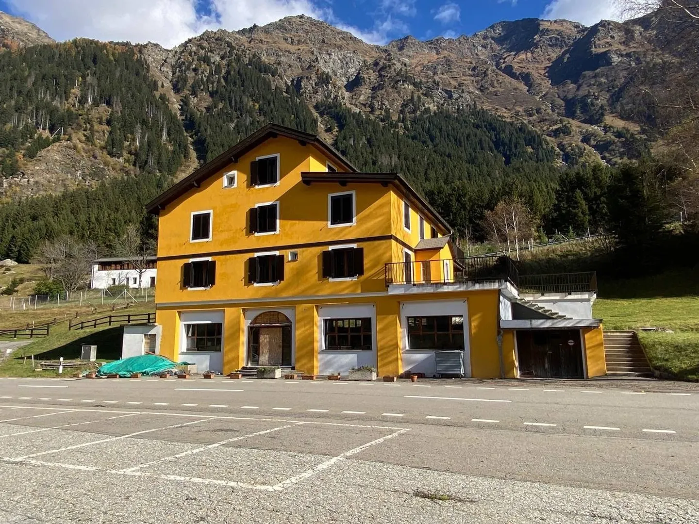 Create Your Dream Restaurant or Bed & Breakfast in the Swiss Alps - Photo 1 of 4