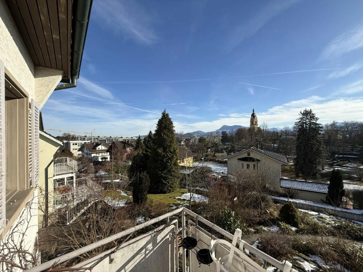 Casa unifamiliare con appartamento separato nella migliore posizione a Emmenbrücke - Foto 3 di 11