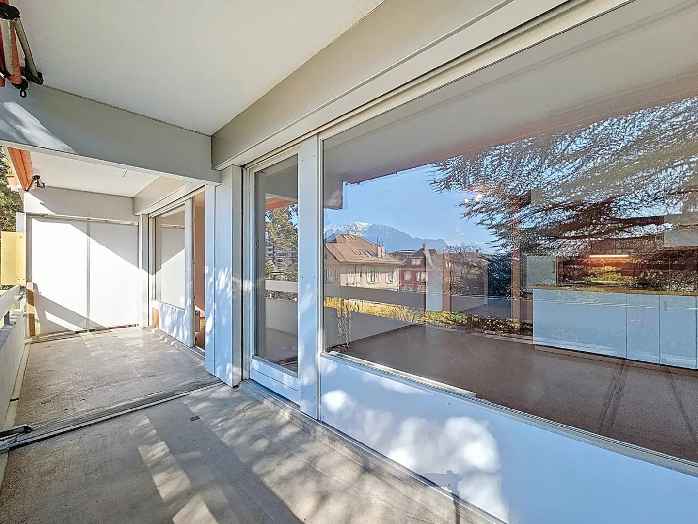 Appartement Charmant avec Vue - Photo 3 sur 11