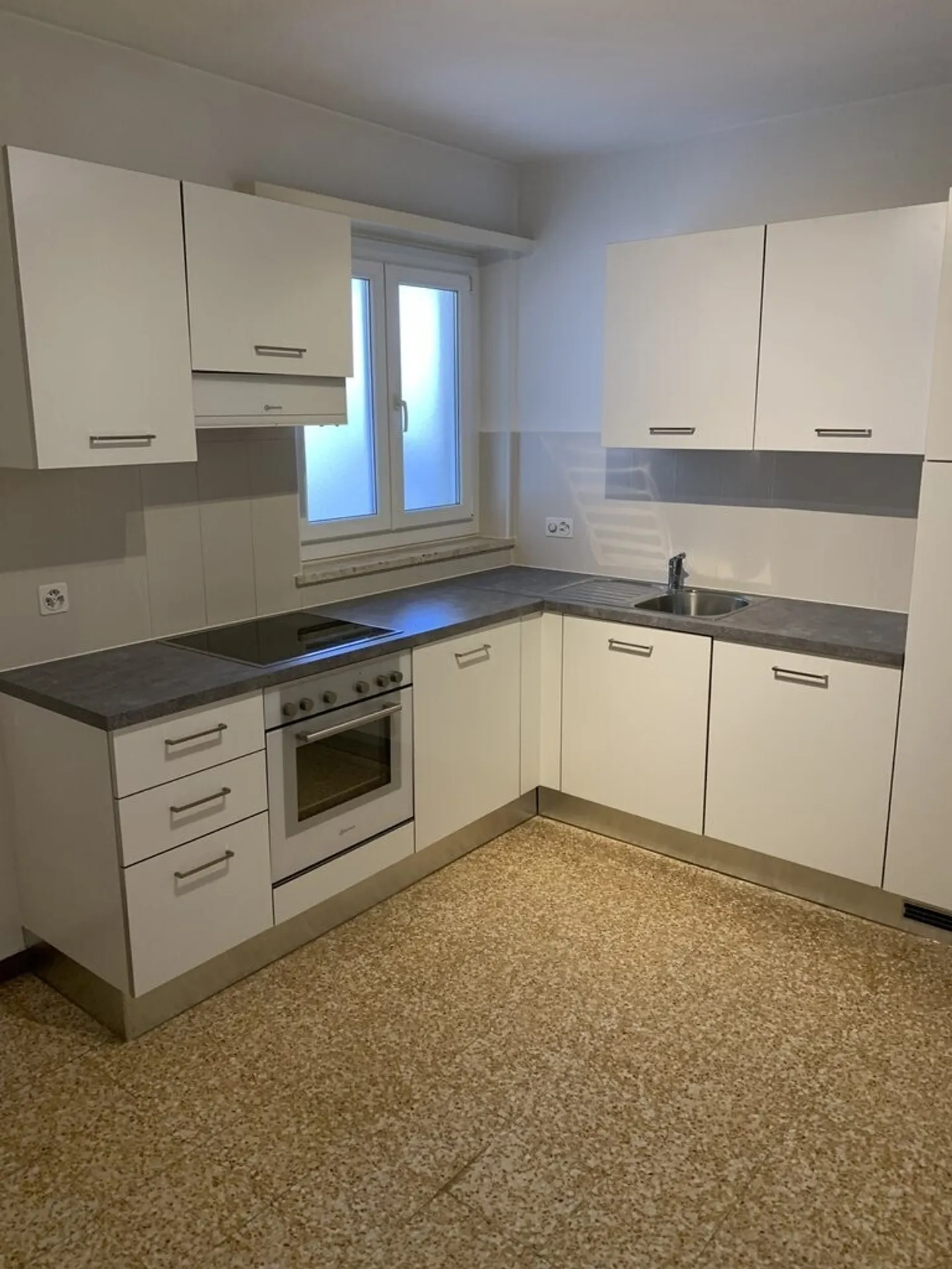 For rent 3.5 room apartment - Photo 1 of 3