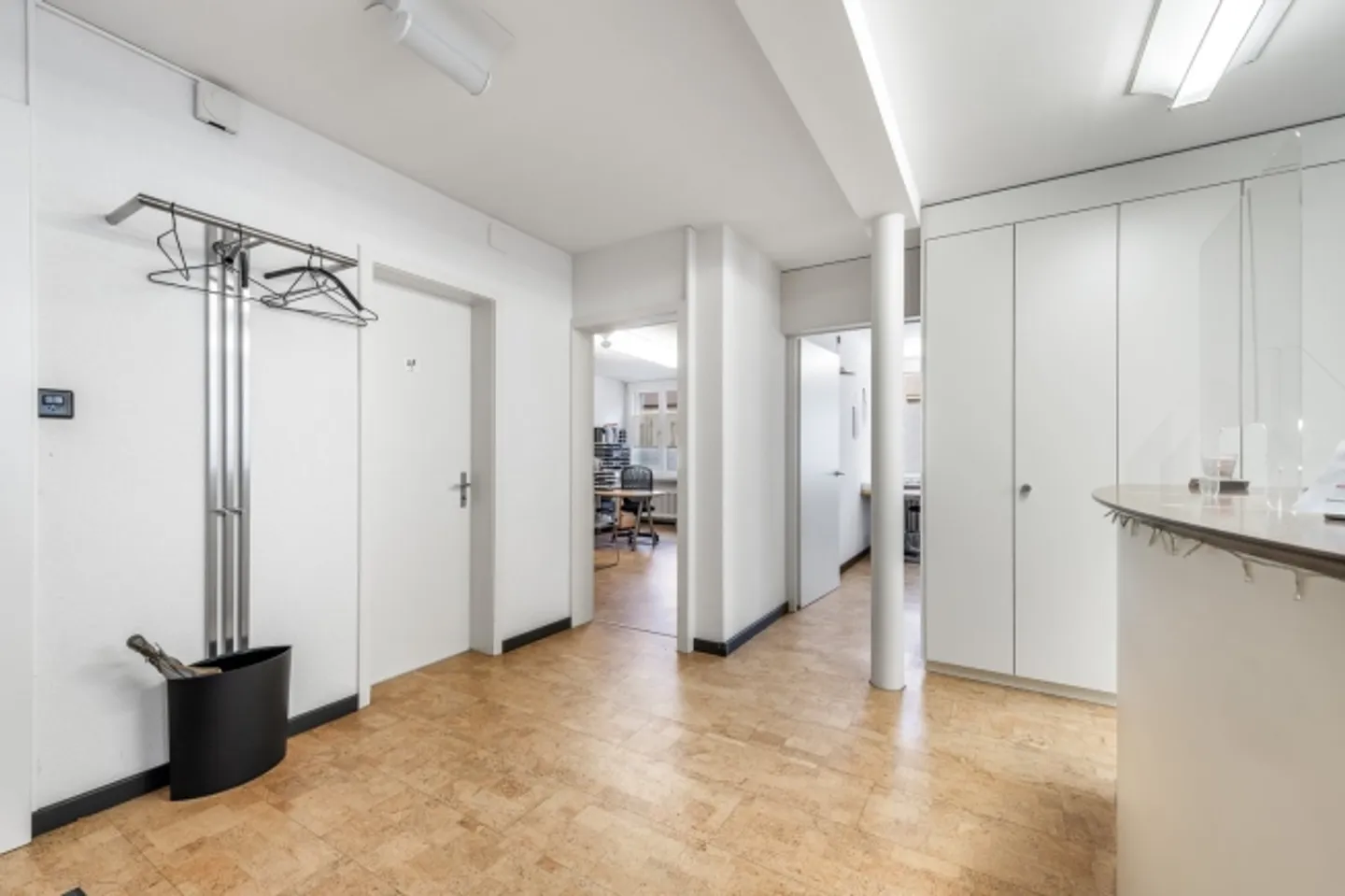 Office space for rent - Photo 3 of 5