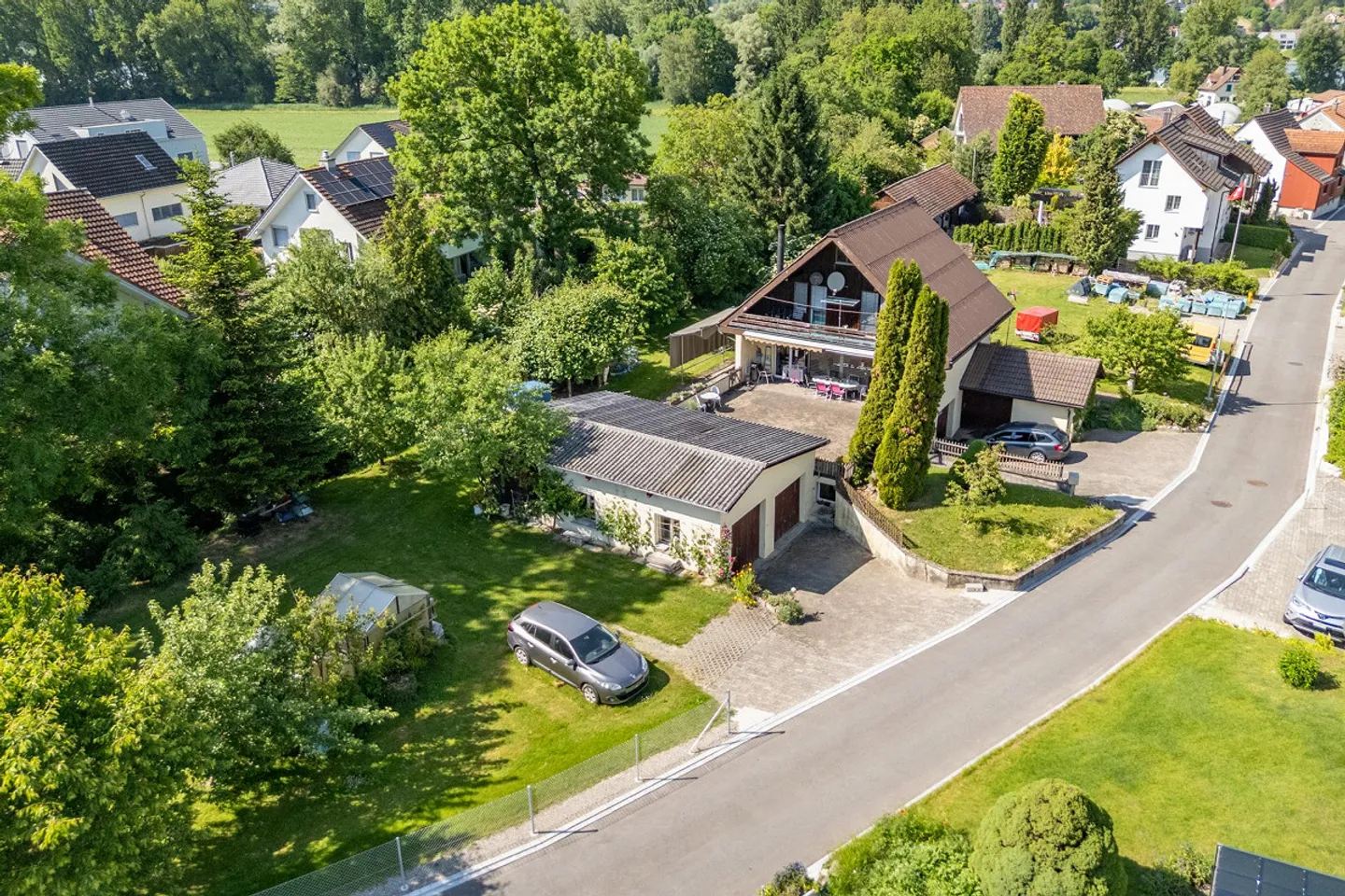 Grosszügiges Grundstück mit Haus und Entwicklungspotenzial - Photo 8 sur 9