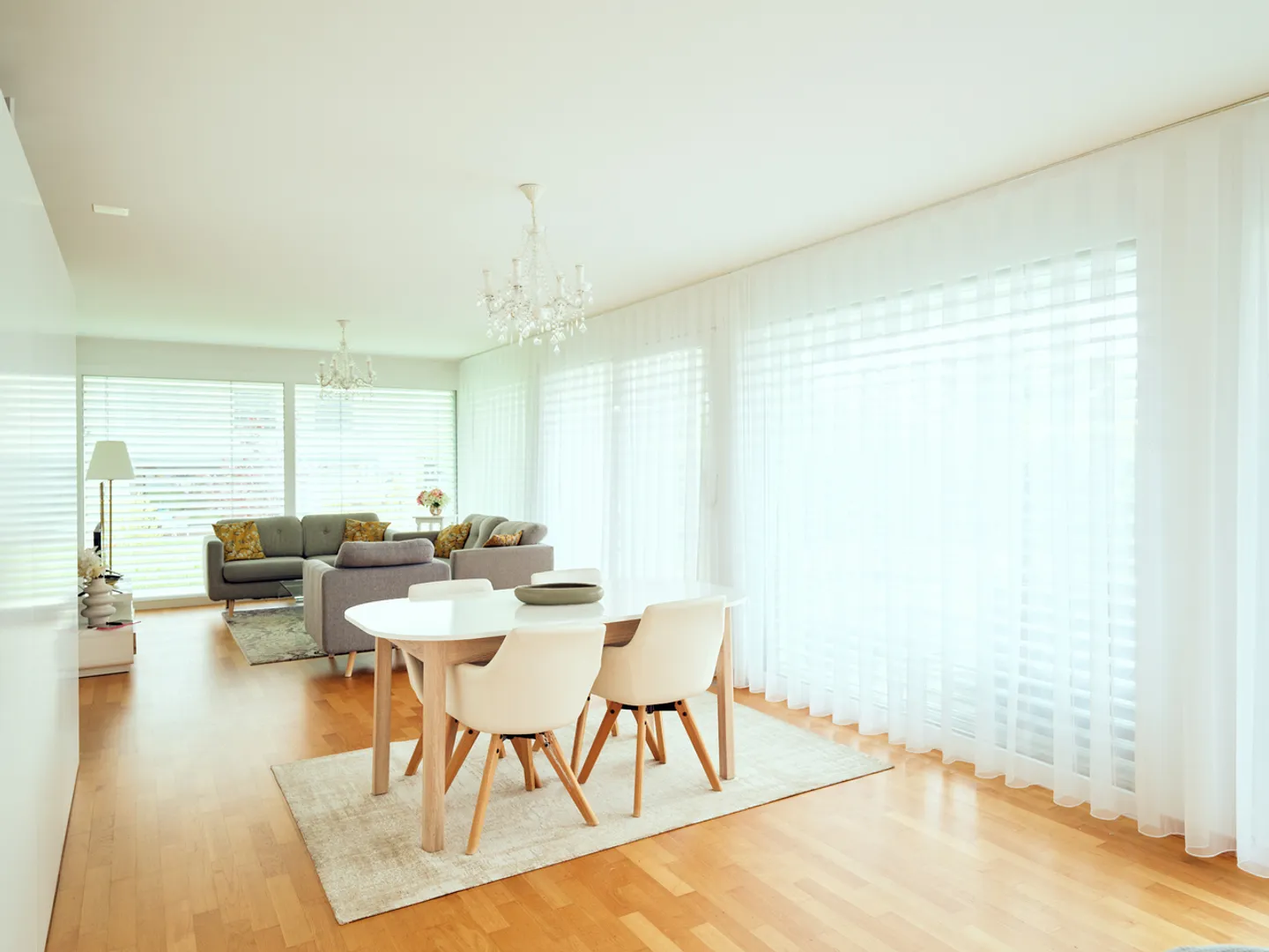 Très grand et bel appartement de 3,5 pièces avec terrasse dans un environnement calme - Photo 1 sur 9