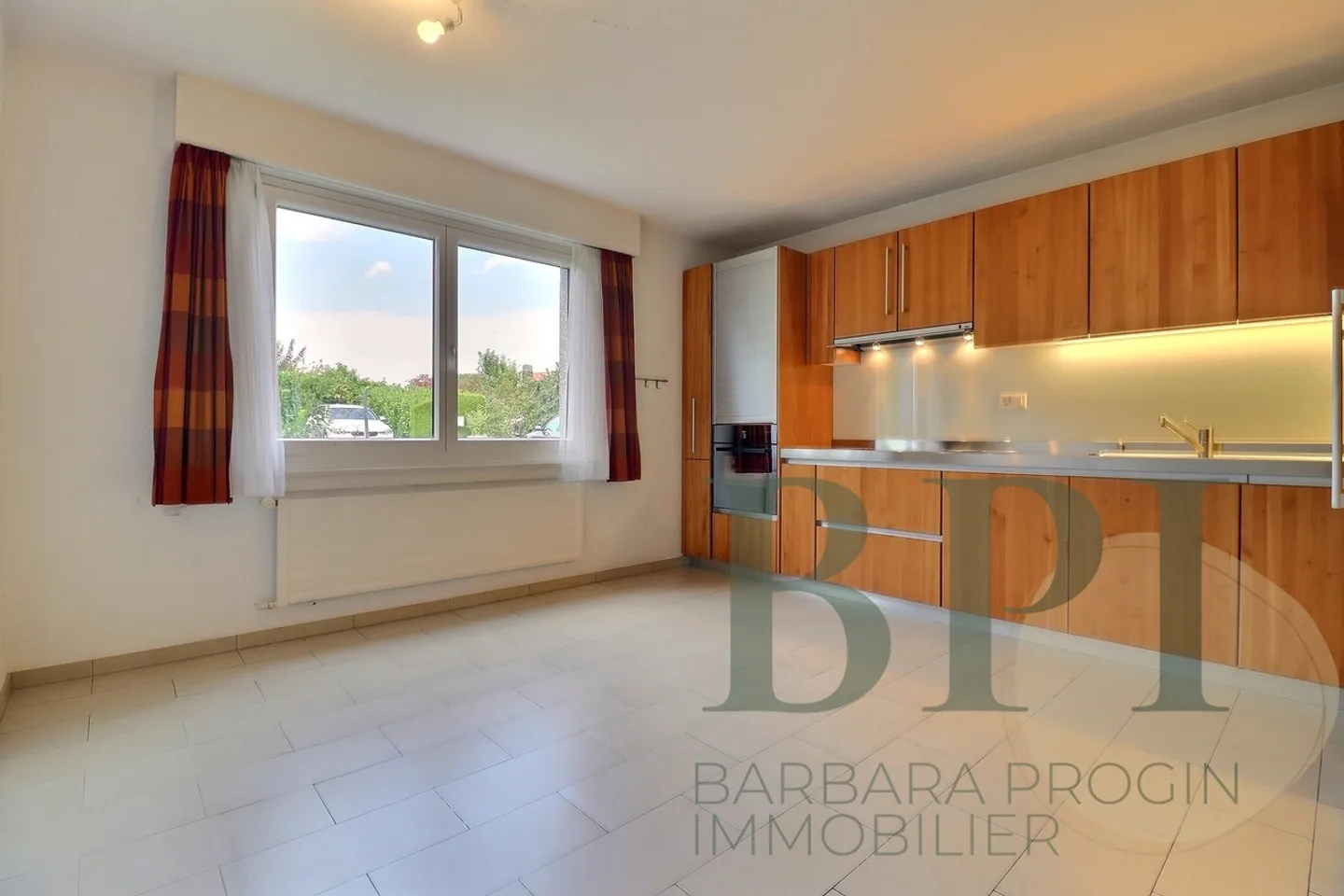 Villa with 7.5 rooms and a 2.5-room apartment - Photo 10 of 13