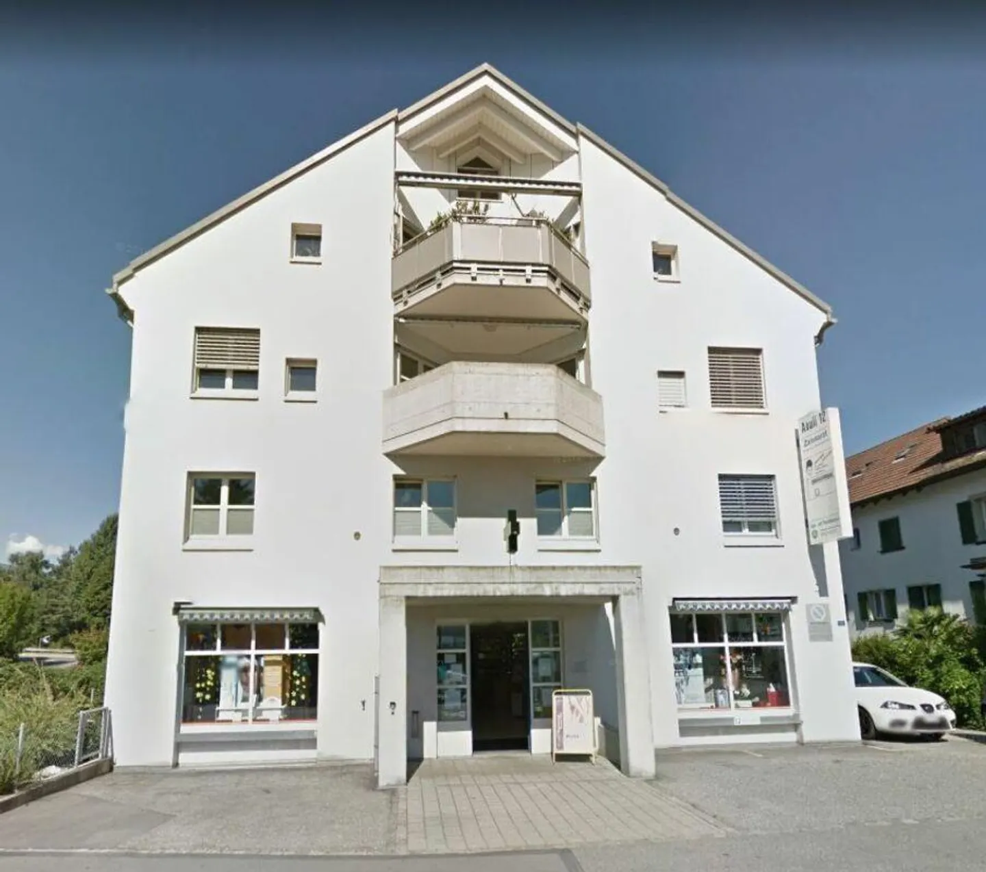 Charmante Dachwohnung mit Balkon - Foto 9 von 10