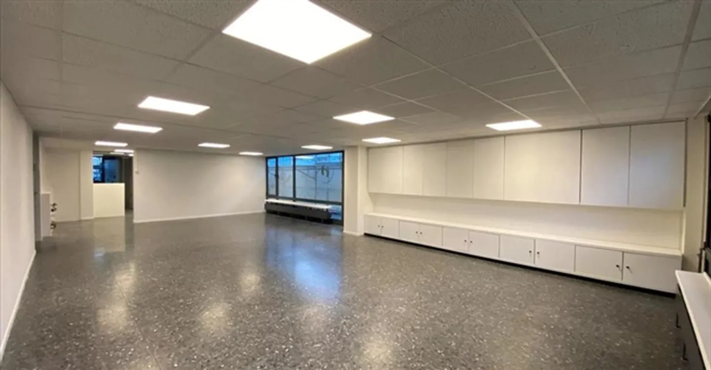 Espace Commercial Spacieux - Photo 2 sur 10