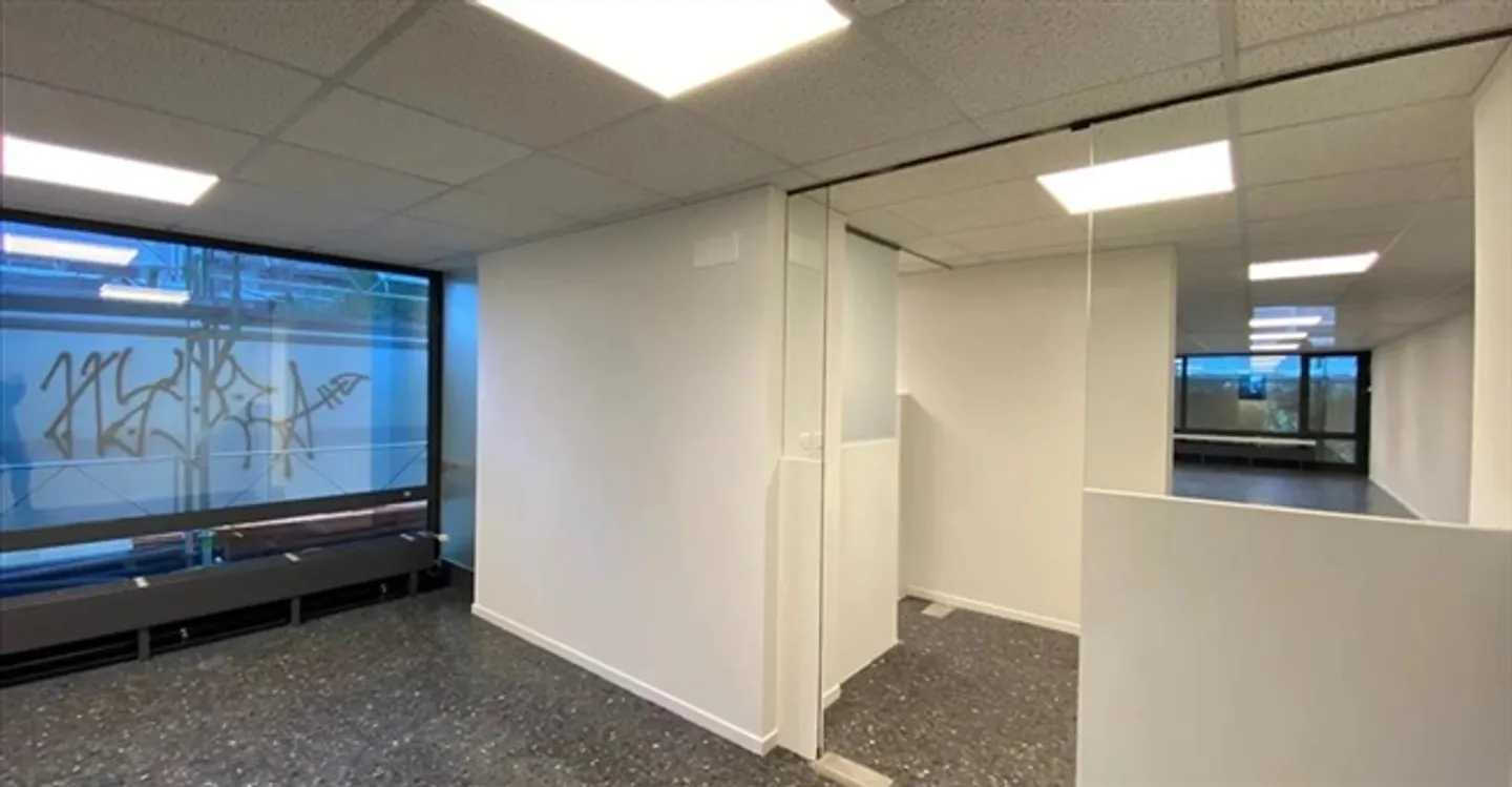 Espace Commercial Spacieux - Photo 3 sur 10