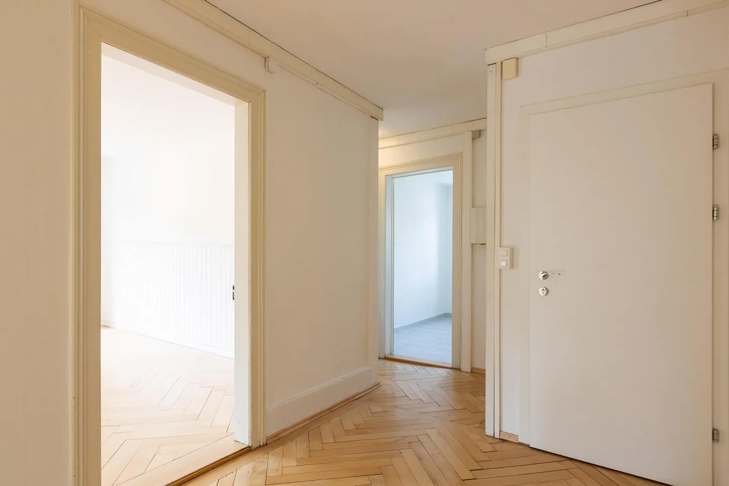 Luminoso appartamento di 3 stanze in un vecchio edificio nel cuore di San Gallo - Foto 3 di 7