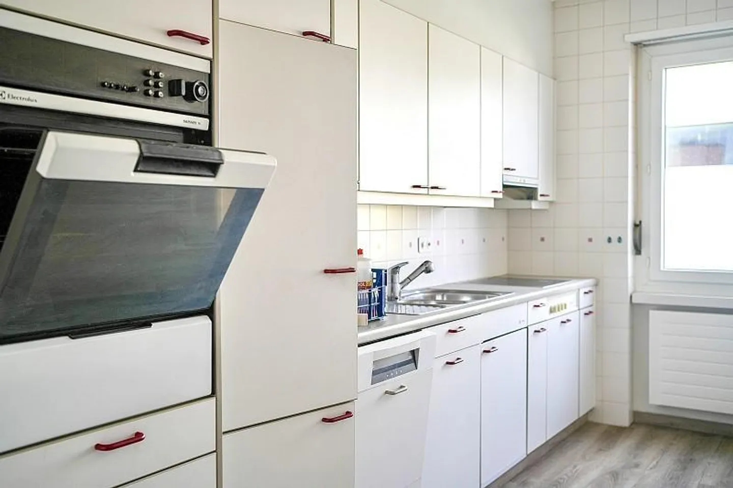 Appartamento 3 1/2 locali in una posizione molto tranquilla e soleggiata con vista - Foto 4 di 18