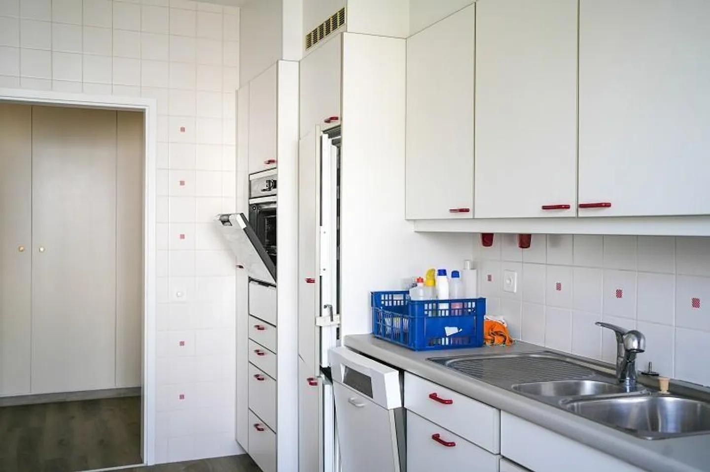 Appartamento 3 1/2 locali in una posizione molto tranquilla e soleggiata con vista - Foto 5 di 18