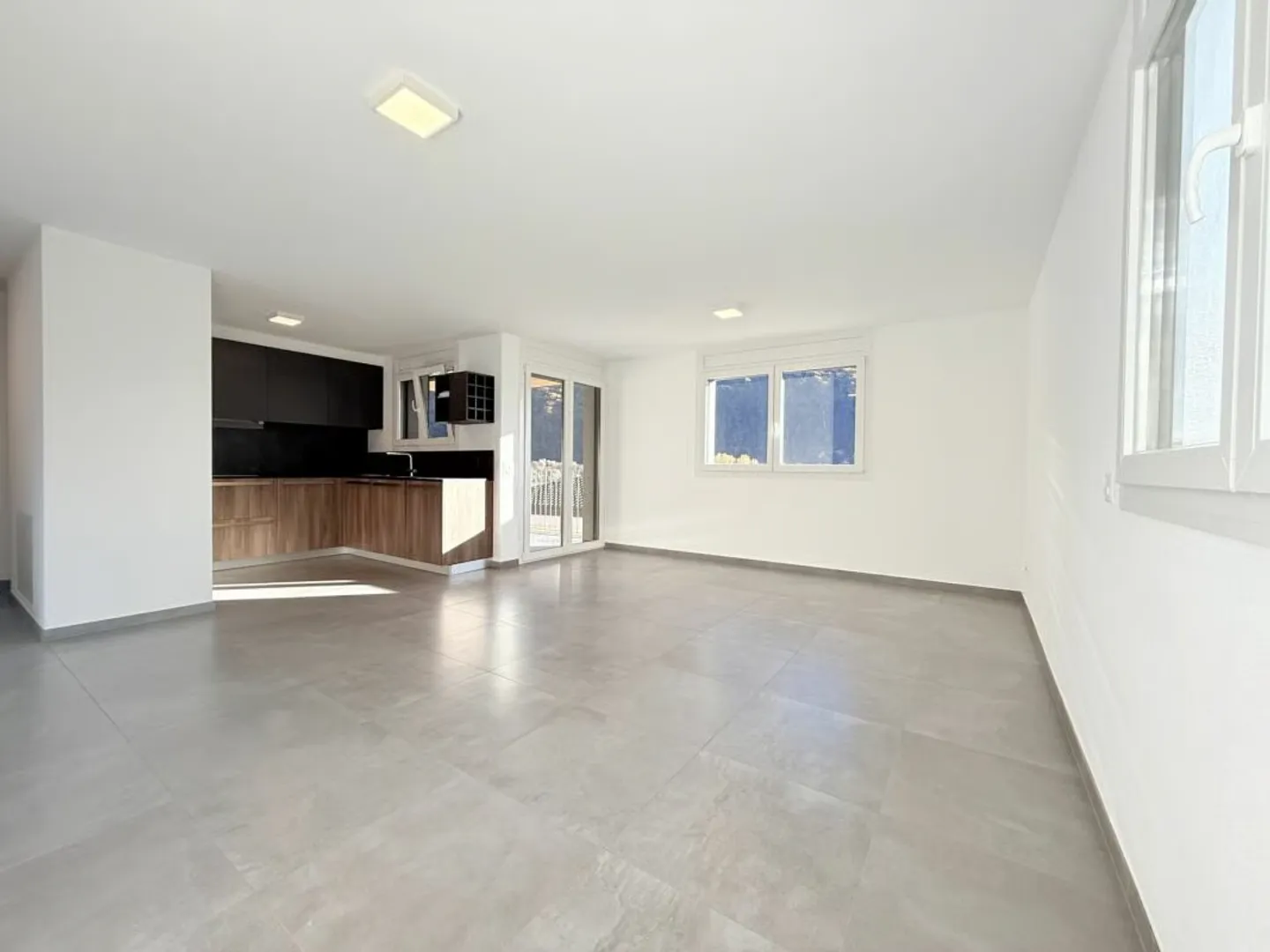 4,5-Zimmer-Wohnung mittlerer/höherer Standard in einem Gebäude mit nur 3 Wohneinheiten - Foto 4 von 12