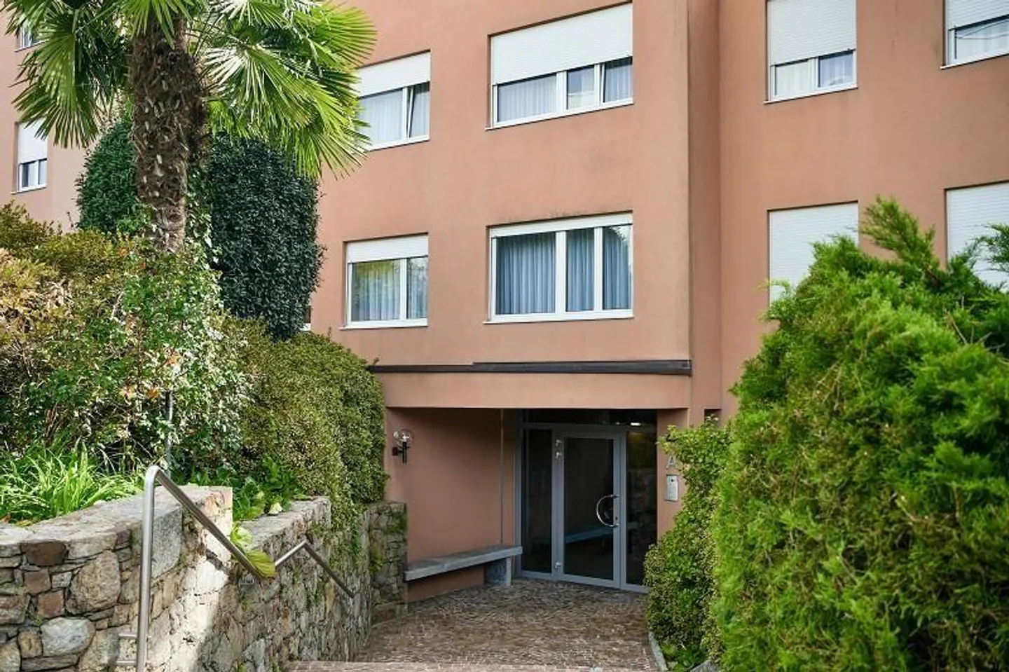Appartamento 3 1/2 locali in una posizione molto tranquilla e soleggiata con vista - Foto 16 di 18