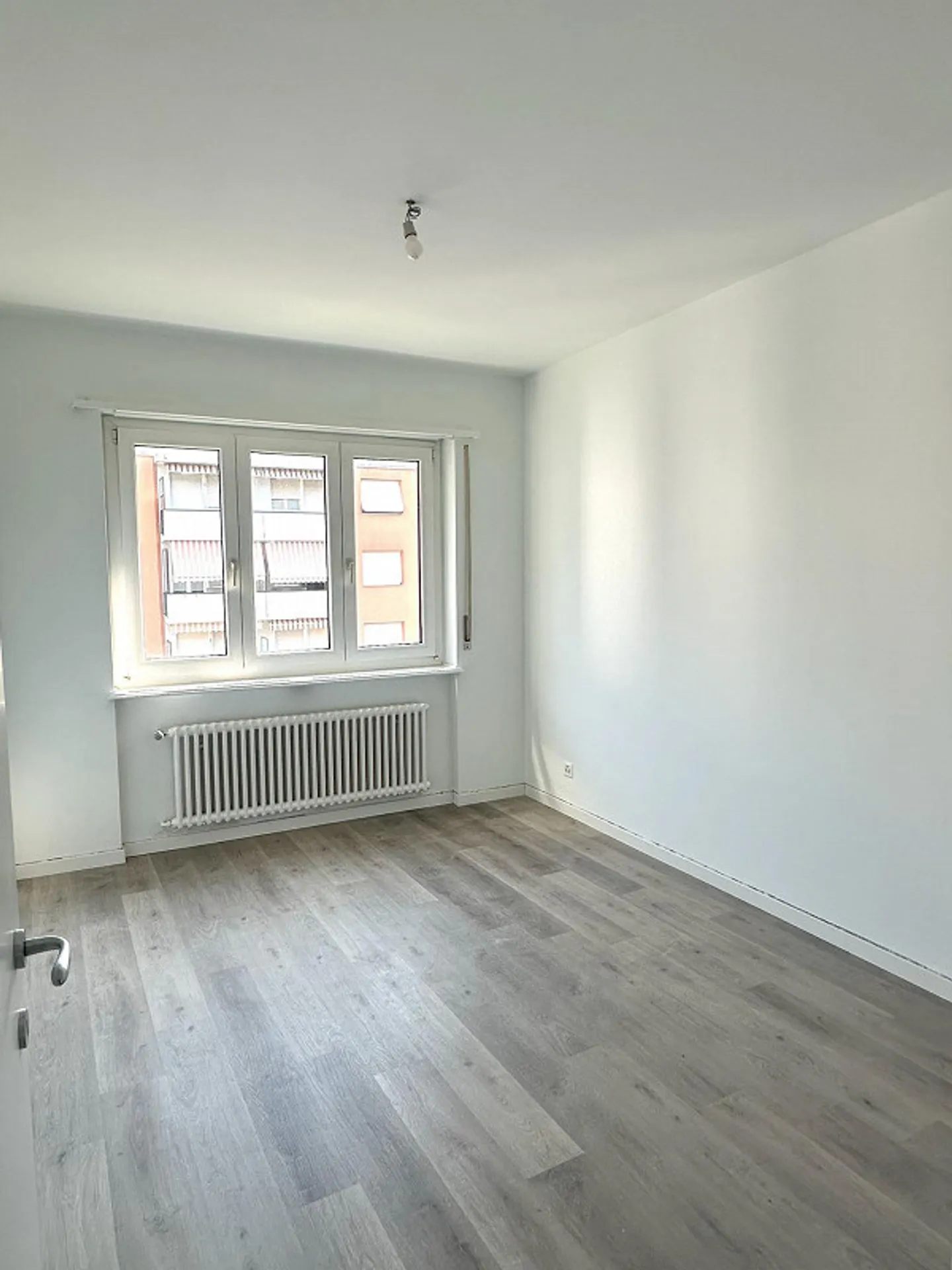 Elegante 3.5 locali all’ultimo piano ristrutturato - Foto 4 di 7