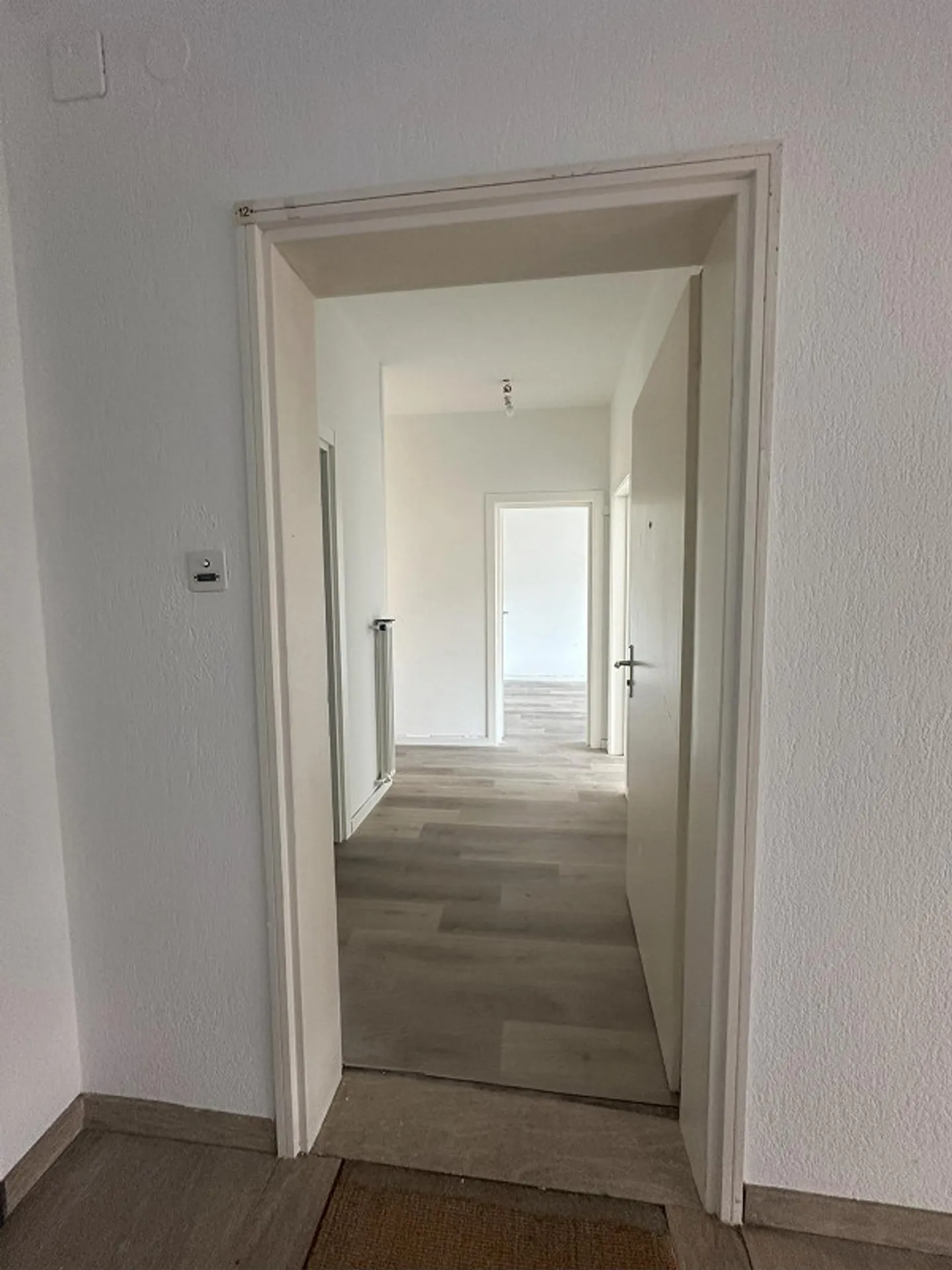 Elegante 3.5 locali all’ultimo piano ristrutturato - Foto 5 di 7