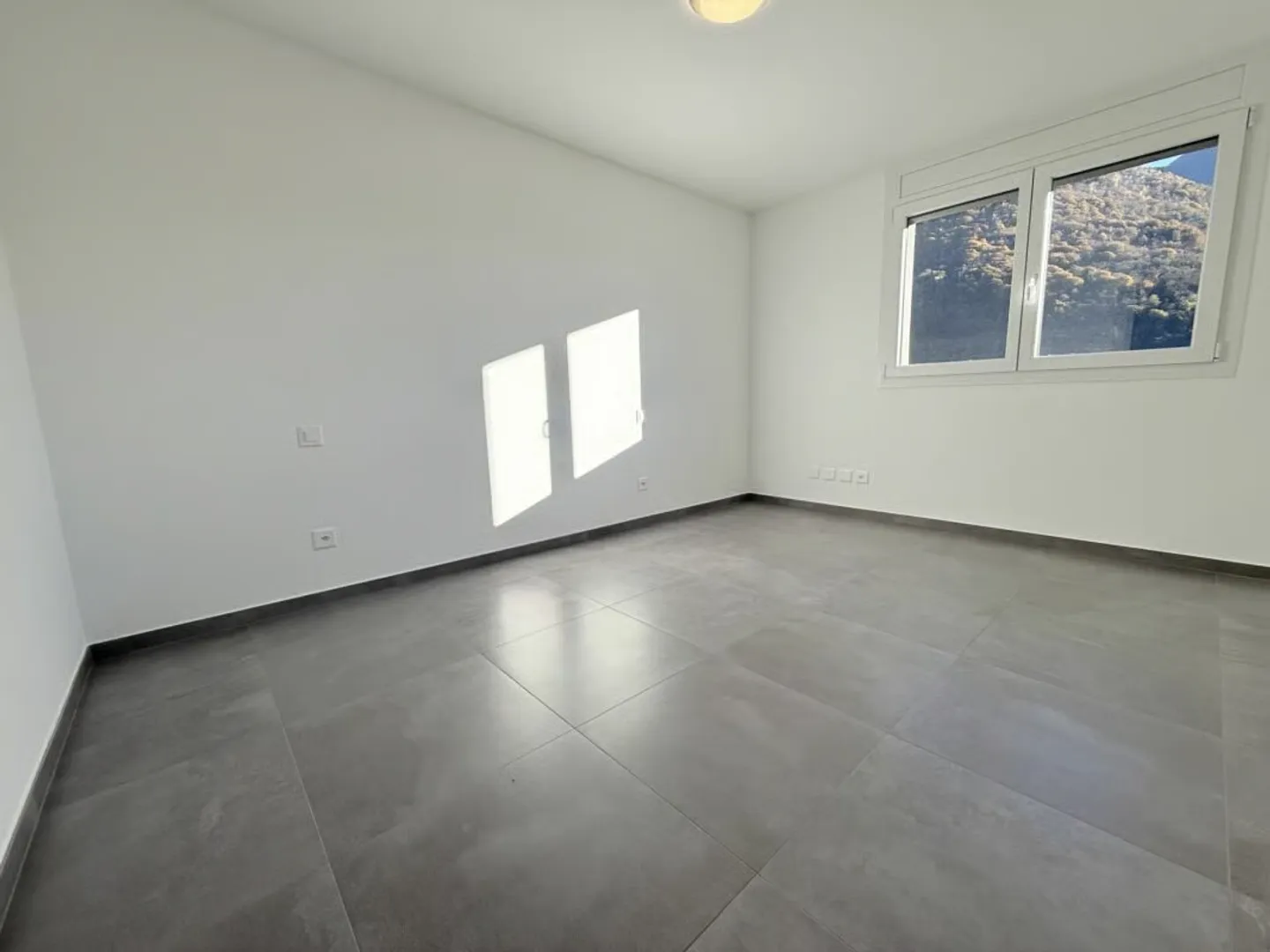 4,5-Zimmer-Wohnung mittlerer/höherer Standard in einem Gebäude mit nur 3 Wohneinheiten - Foto 9 von 12