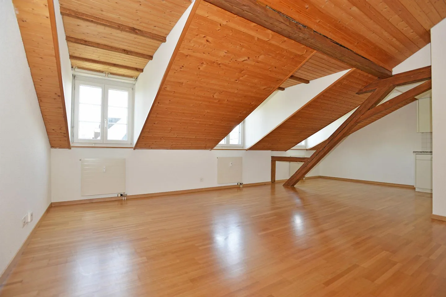 Zentrale Wohnung mit tollen Annehmlichkeiten - Foto 3 von 8