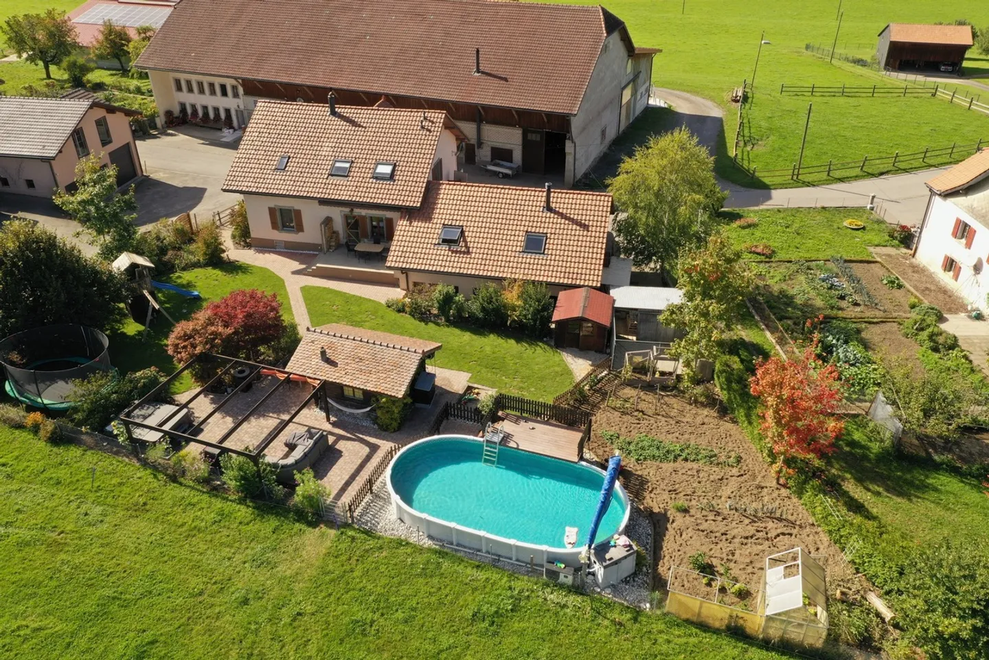 Villa with 6.5 rooms, large garden, pool,... - Photo 1 of 13
