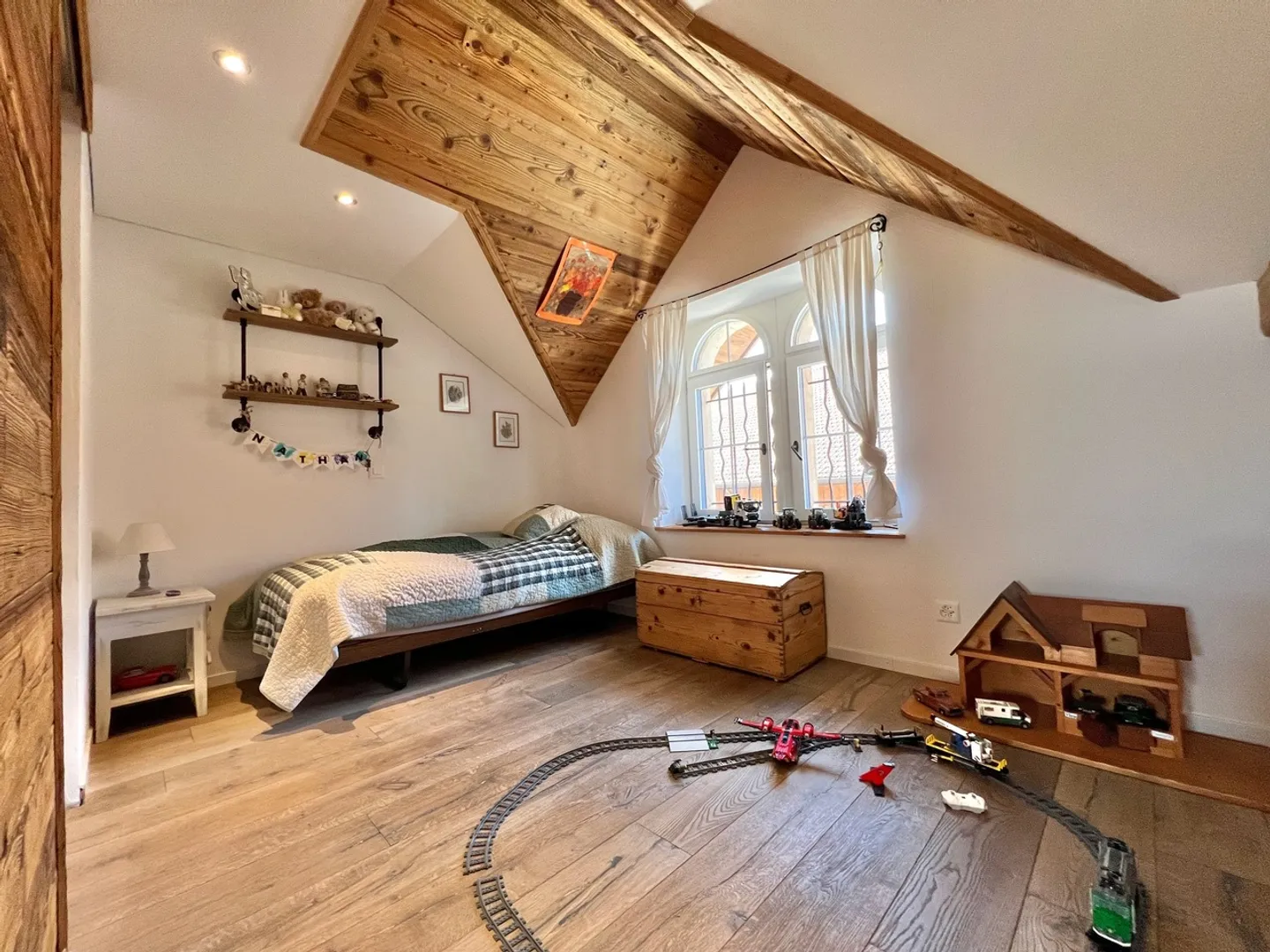 Villa with 6.5 rooms, large garden, pool,... - Photo 9 of 13