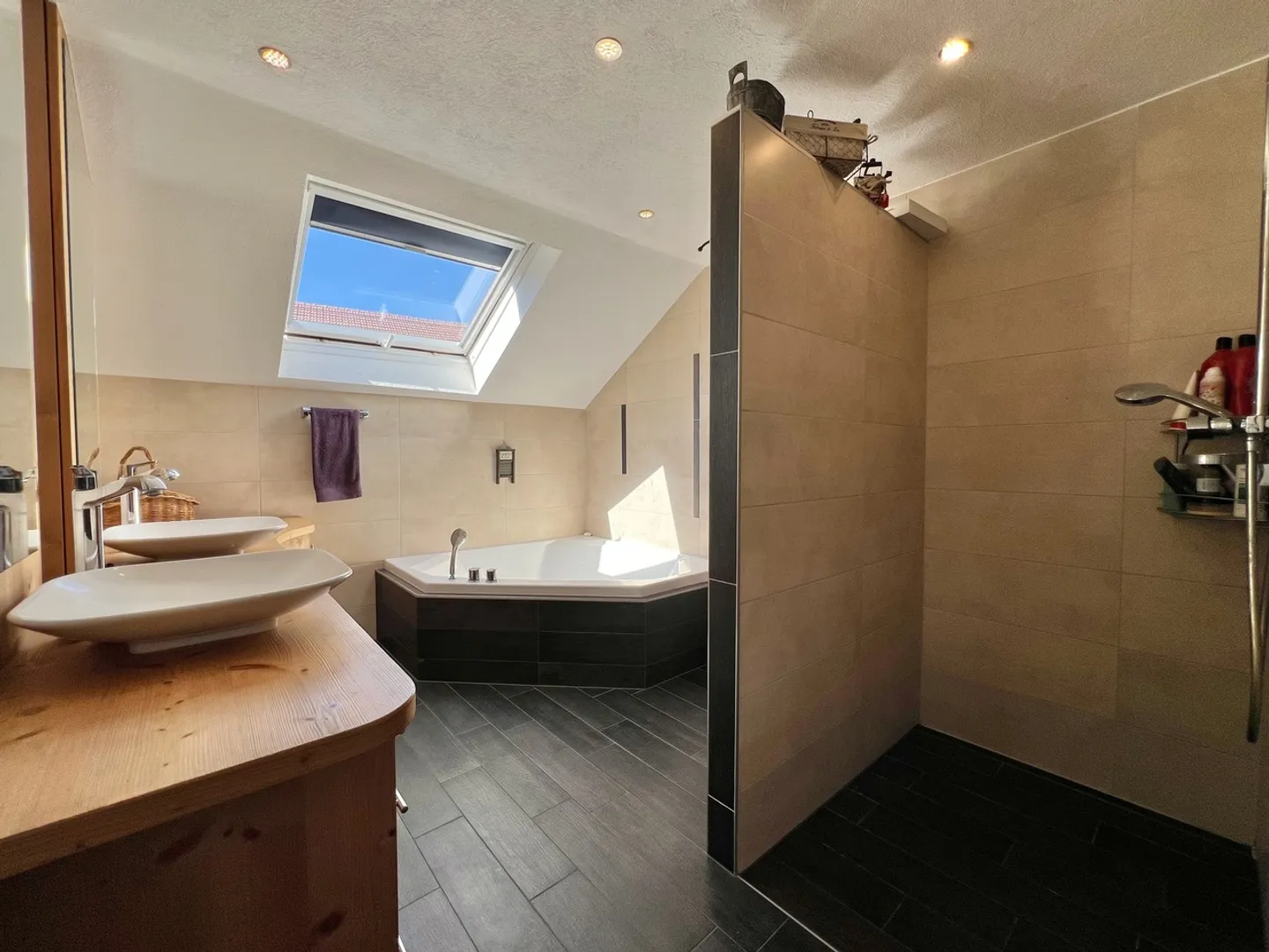 Villa with 6.5 rooms, large garden, pool,... - Photo 10 of 13